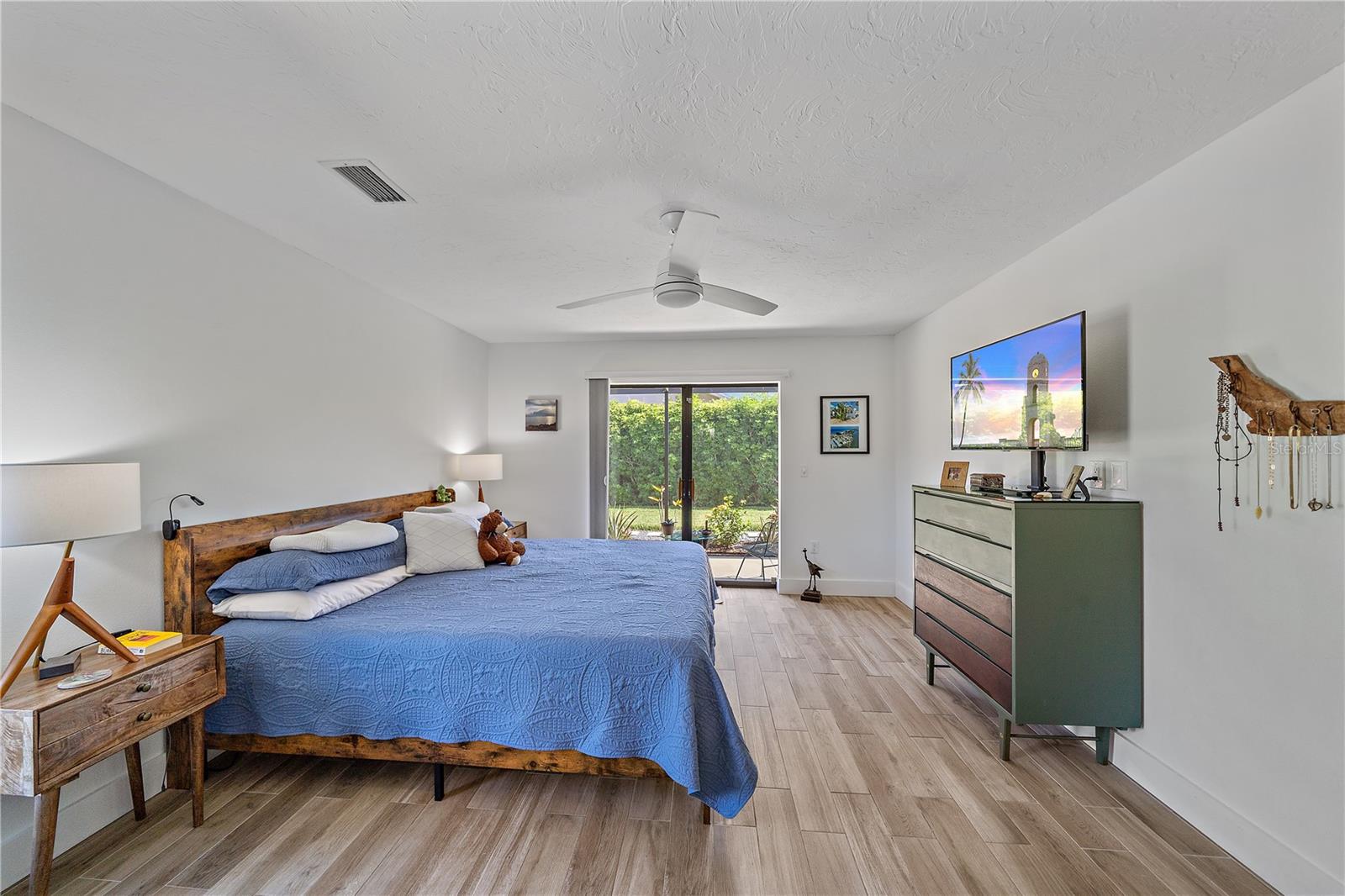 Image 17 of 47 For 4396 Pasadena Circle