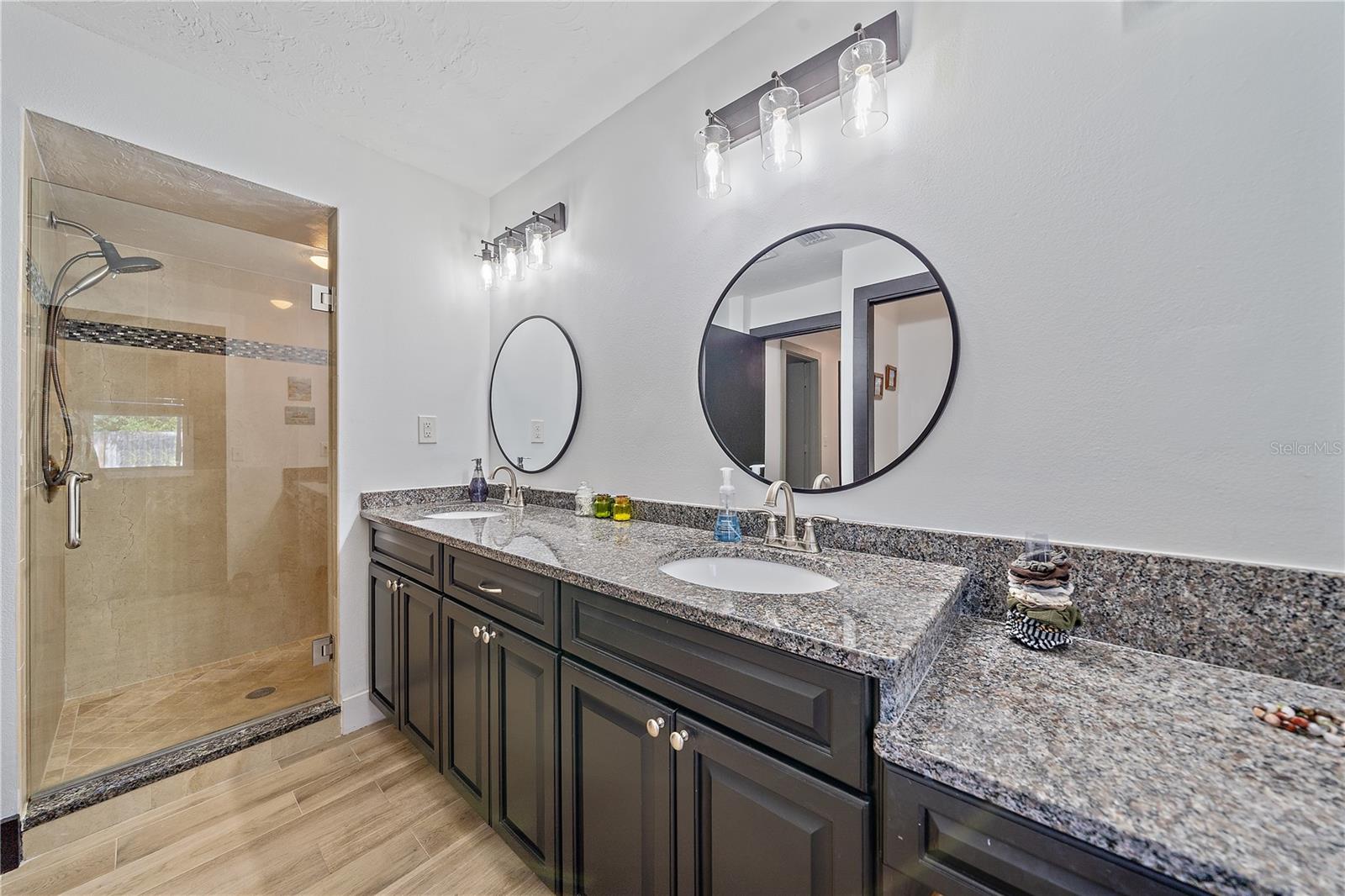 Image 21 of 47 For 4396 Pasadena Circle