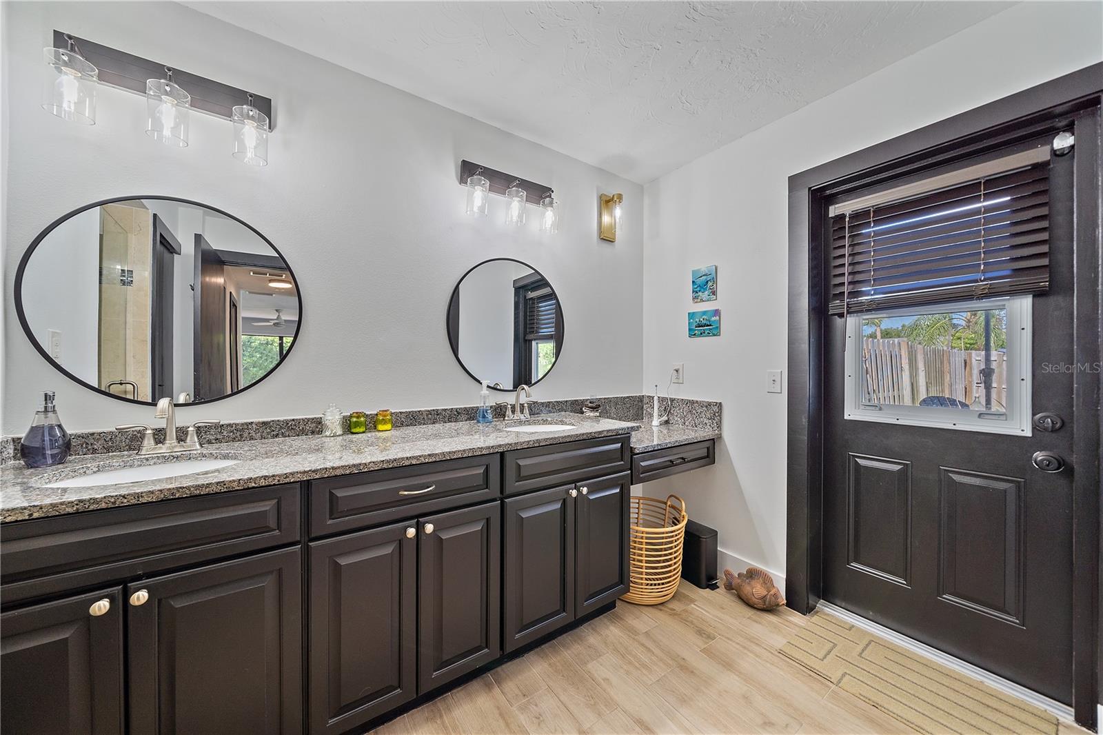Image 22 of 47 For 4396 Pasadena Circle