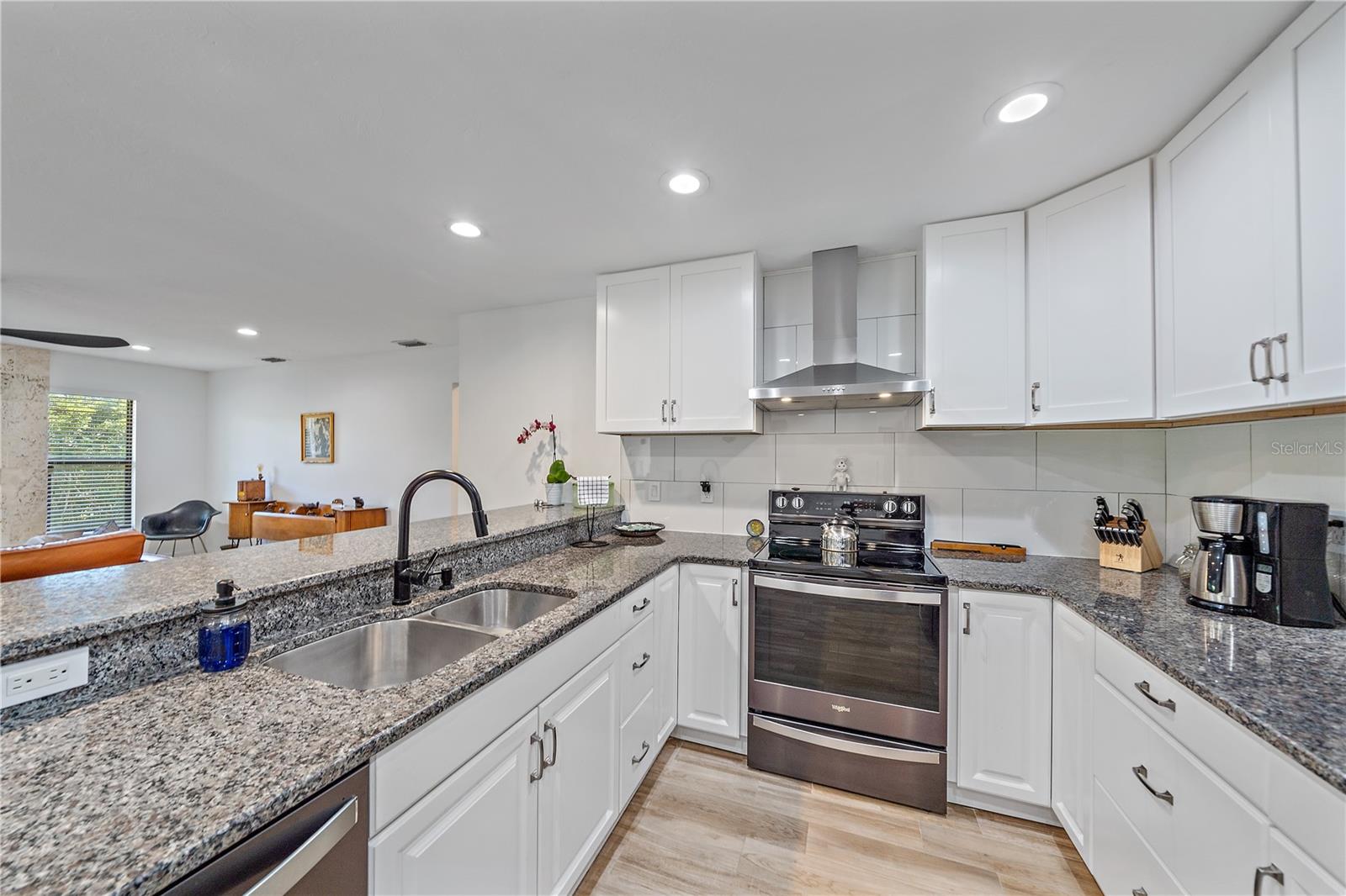 Image 9 of 47 For 4396 Pasadena Circle