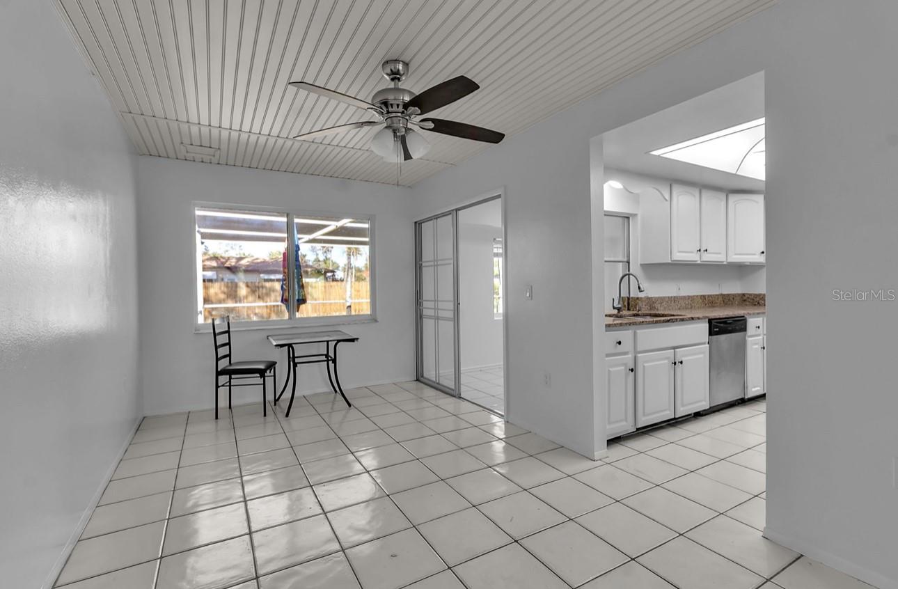 Image 11 of 38 For 20378 Emerald Avenue