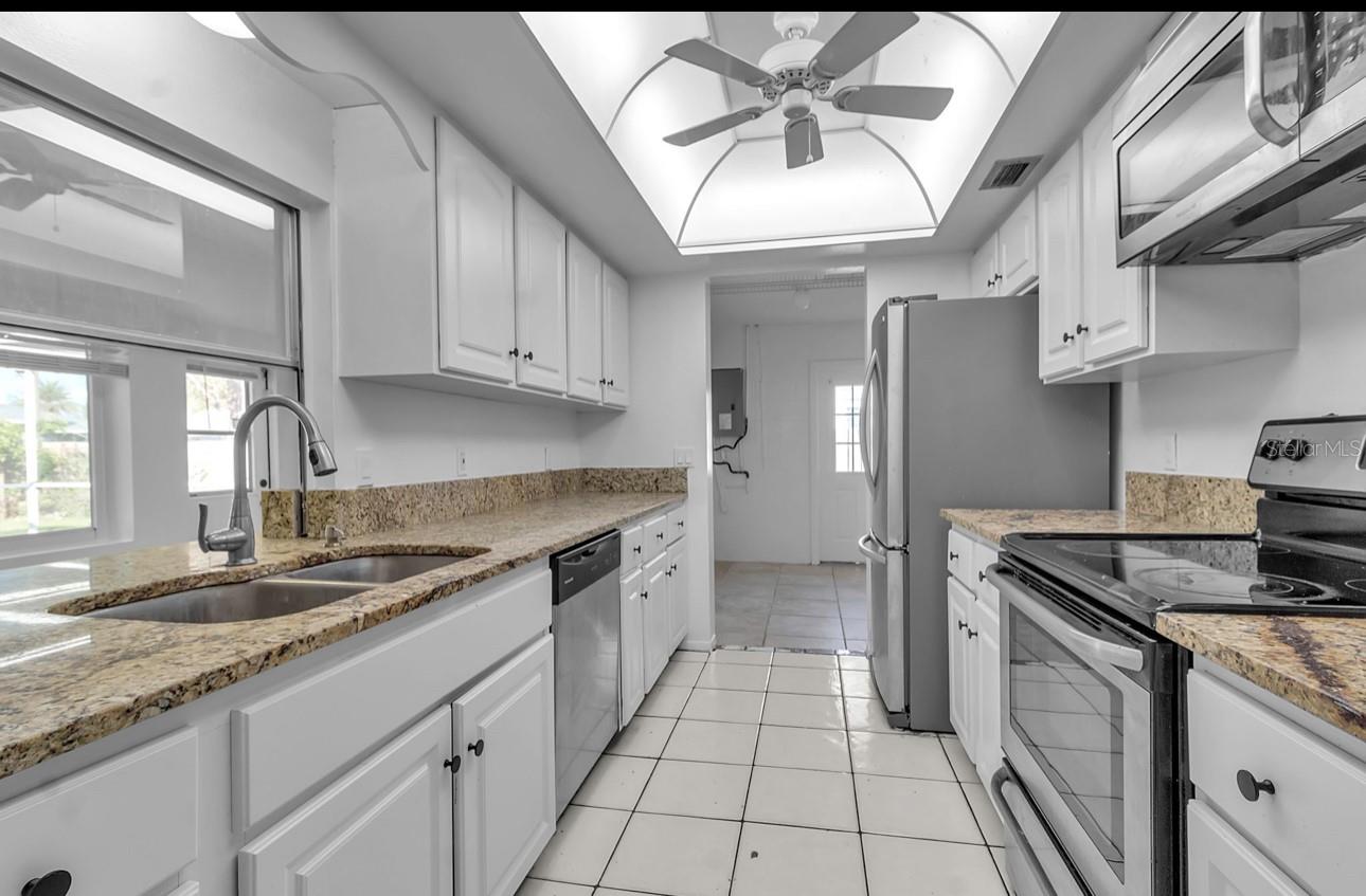 Image 12 of 38 For 20378 Emerald Avenue