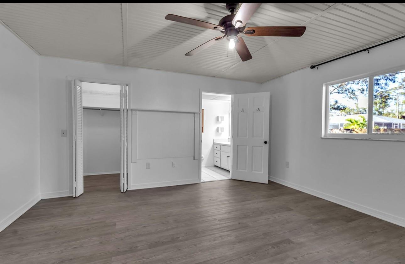 Image 23 of 38 For 20378 Emerald Avenue