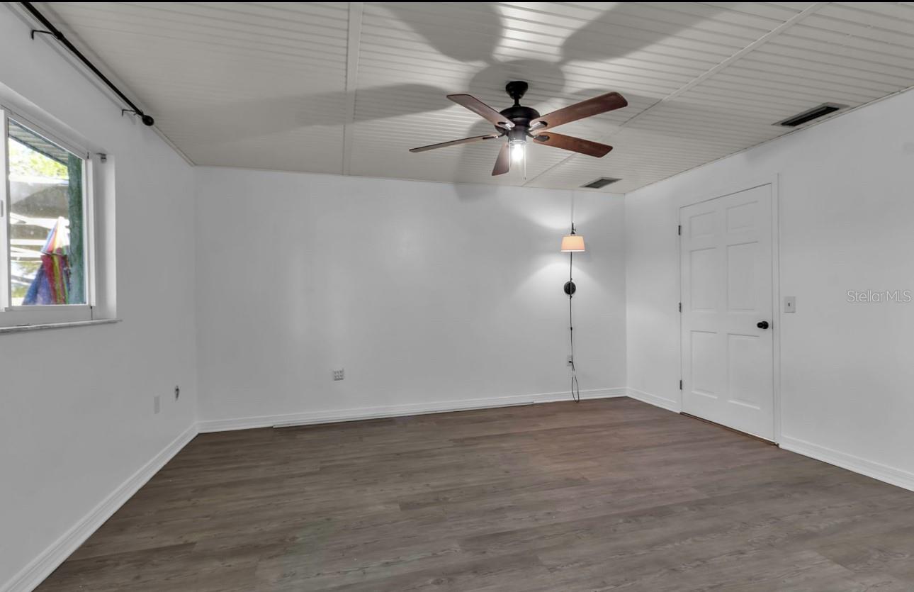 Image 24 of 38 For 20378 Emerald Avenue