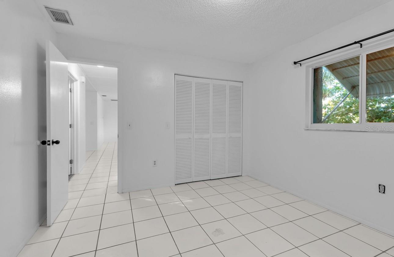 Image 25 of 38 For 20378 Emerald Avenue