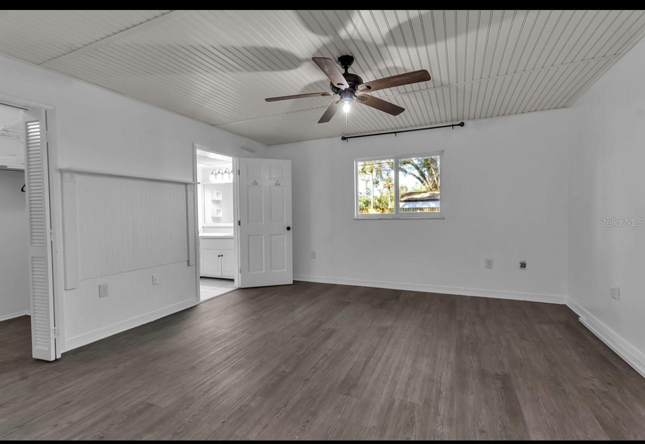 Image 26 of 38 For 20378 Emerald Avenue