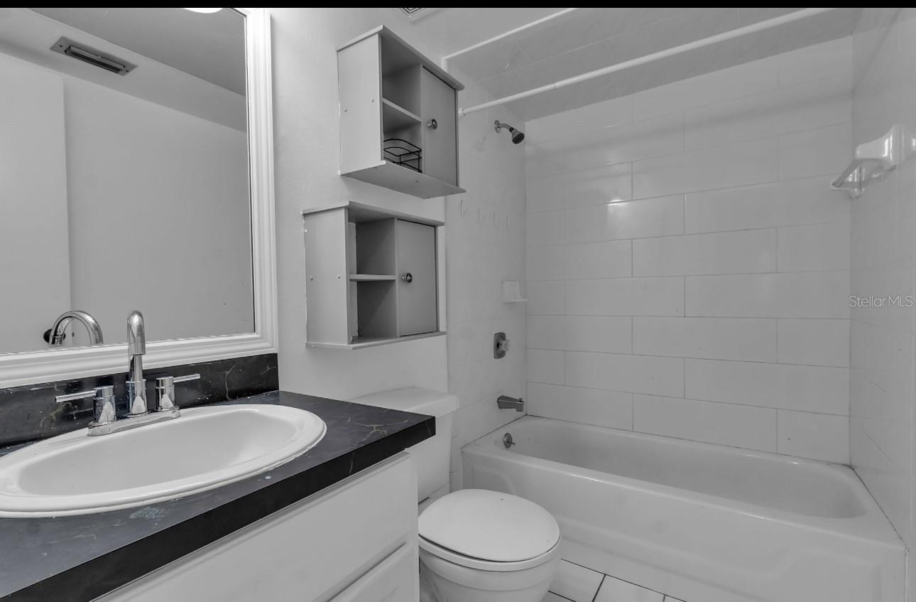 Image 27 of 38 For 20378 Emerald Avenue