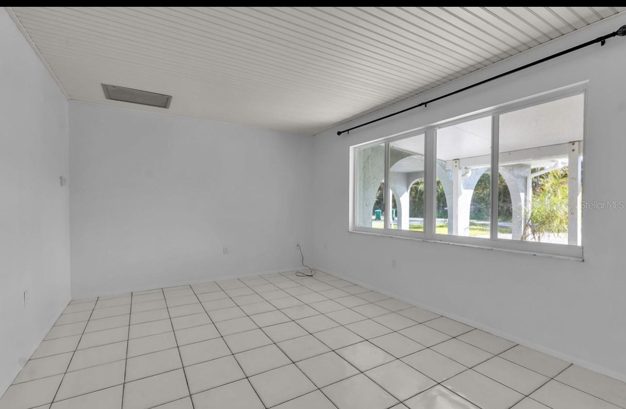 Image 9 of 38 For 20378 Emerald Avenue