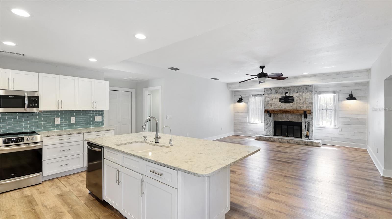 Image 13 of 41 For 891 Faulkwood Court