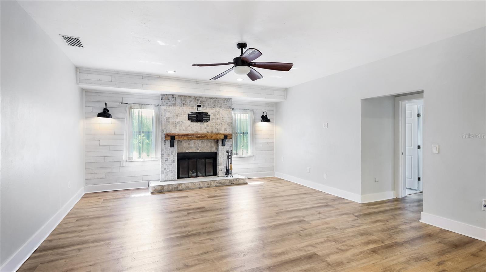 Image 16 of 41 For 891 Faulkwood Court