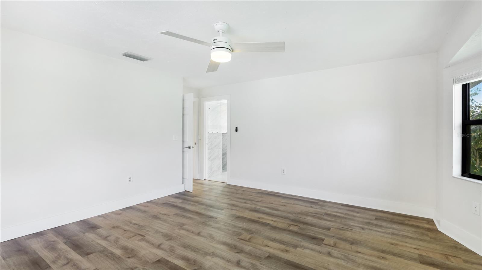Image 22 of 41 For 891 Faulkwood Court