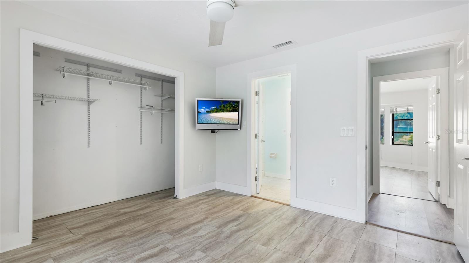 Image 29 of 41 For 891 Faulkwood Court