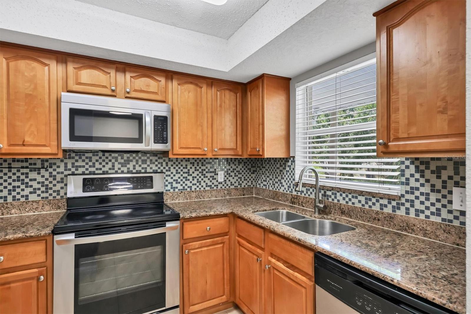 Image 14 of 41 For 924 La Costa Circle 4