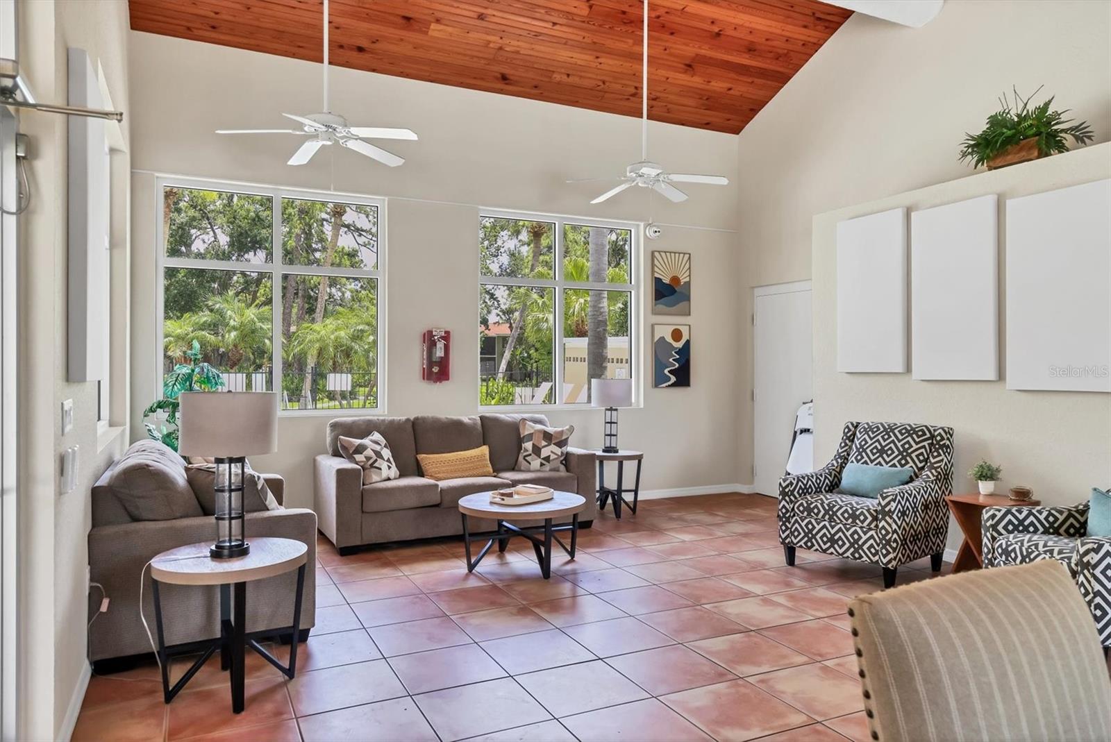 Image 33 of 41 For 924 La Costa Circle 4