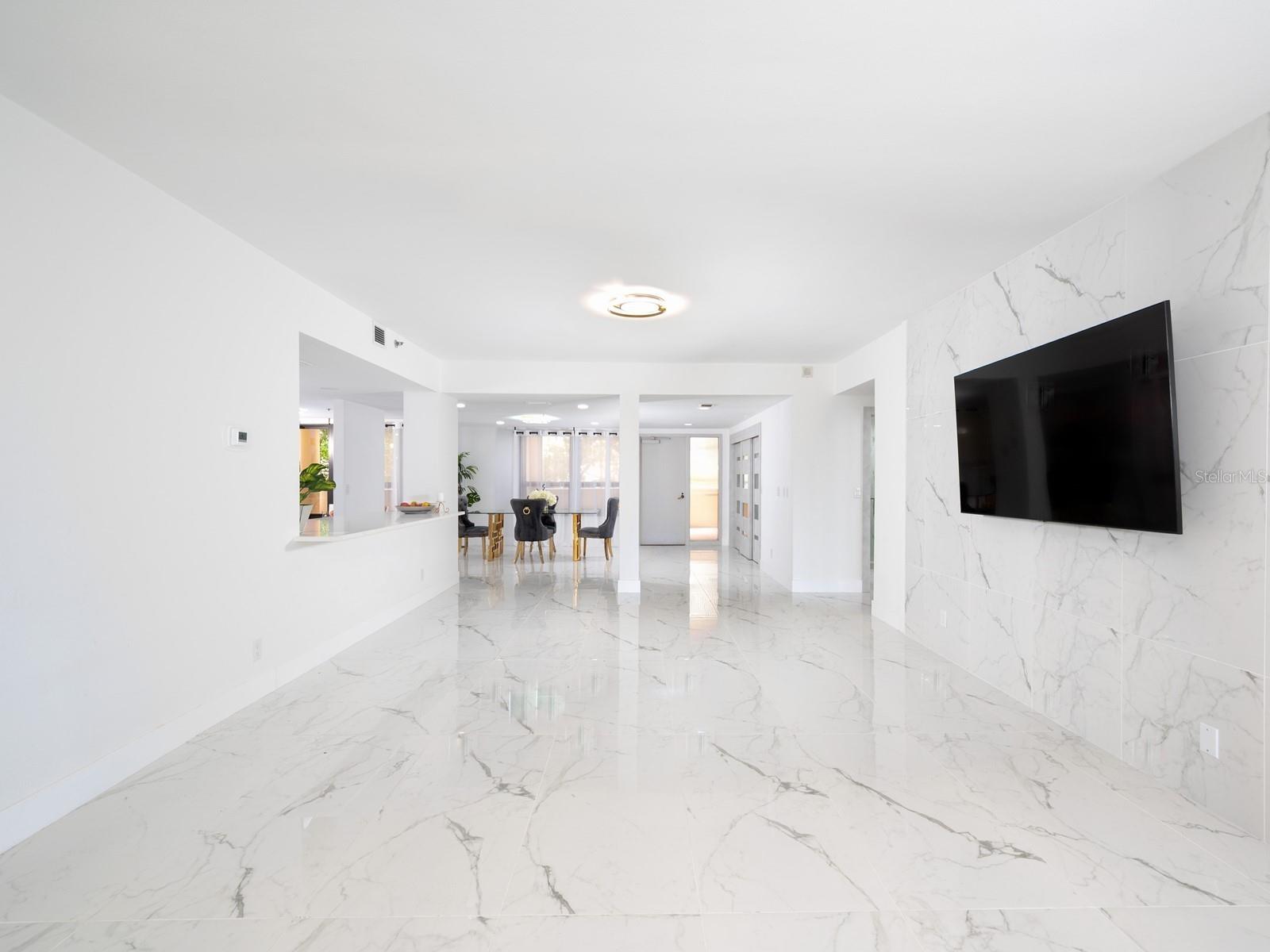 Image 10 of 93 For 1255 Gulfstream Avenue 402