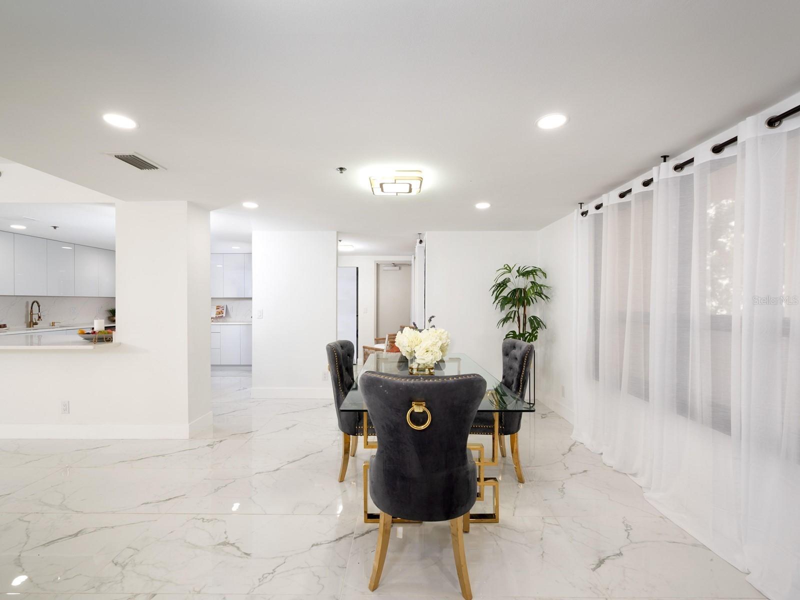 Image 12 of 93 For 1255 Gulfstream Avenue 402