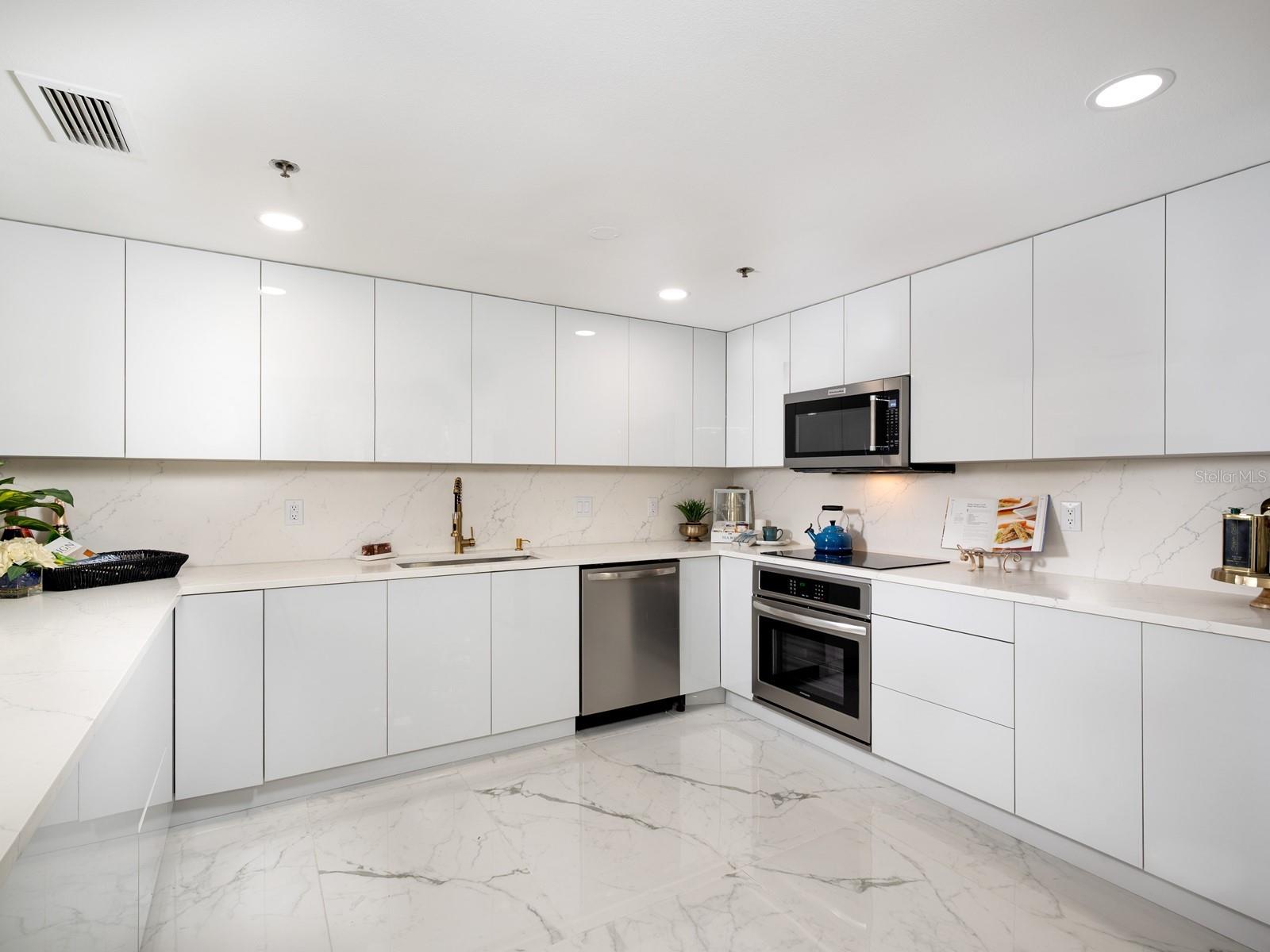 Image 15 of 93 For 1255 Gulfstream Avenue 402