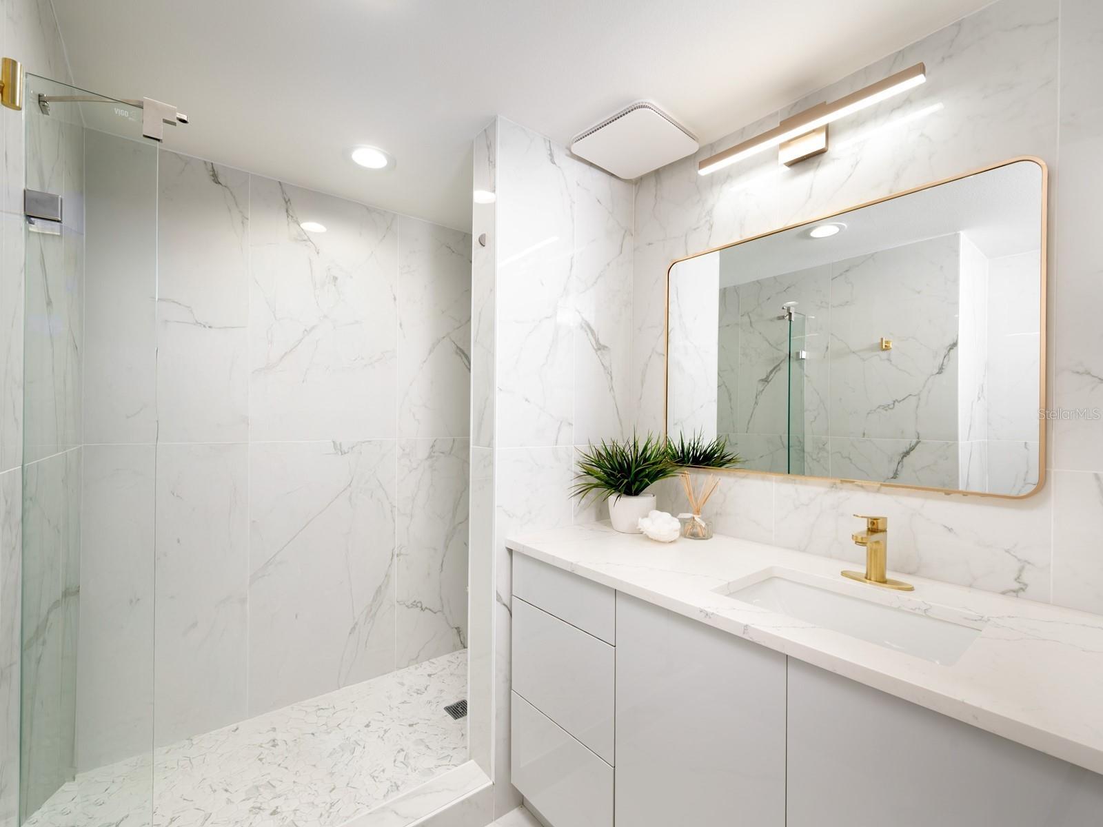 Image 19 of 93 For 1255 Gulfstream Avenue 402
