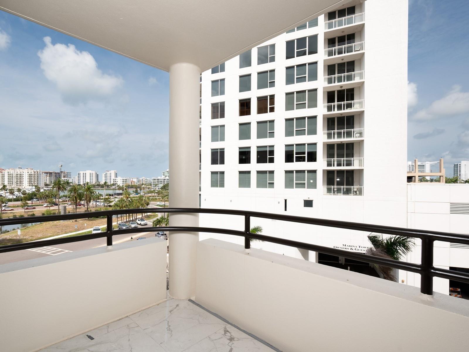 Image 22 of 93 For 1255 Gulfstream Avenue 402