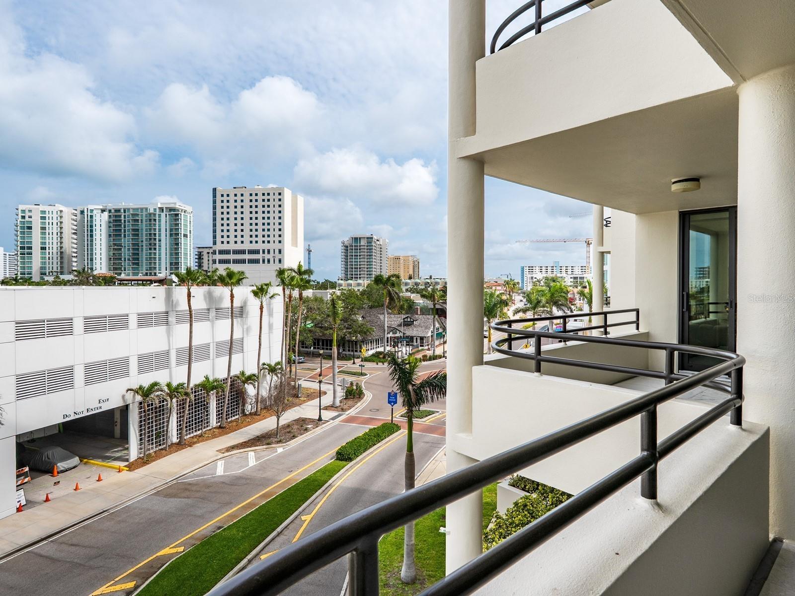 Image 23 of 93 For 1255 Gulfstream Avenue 402