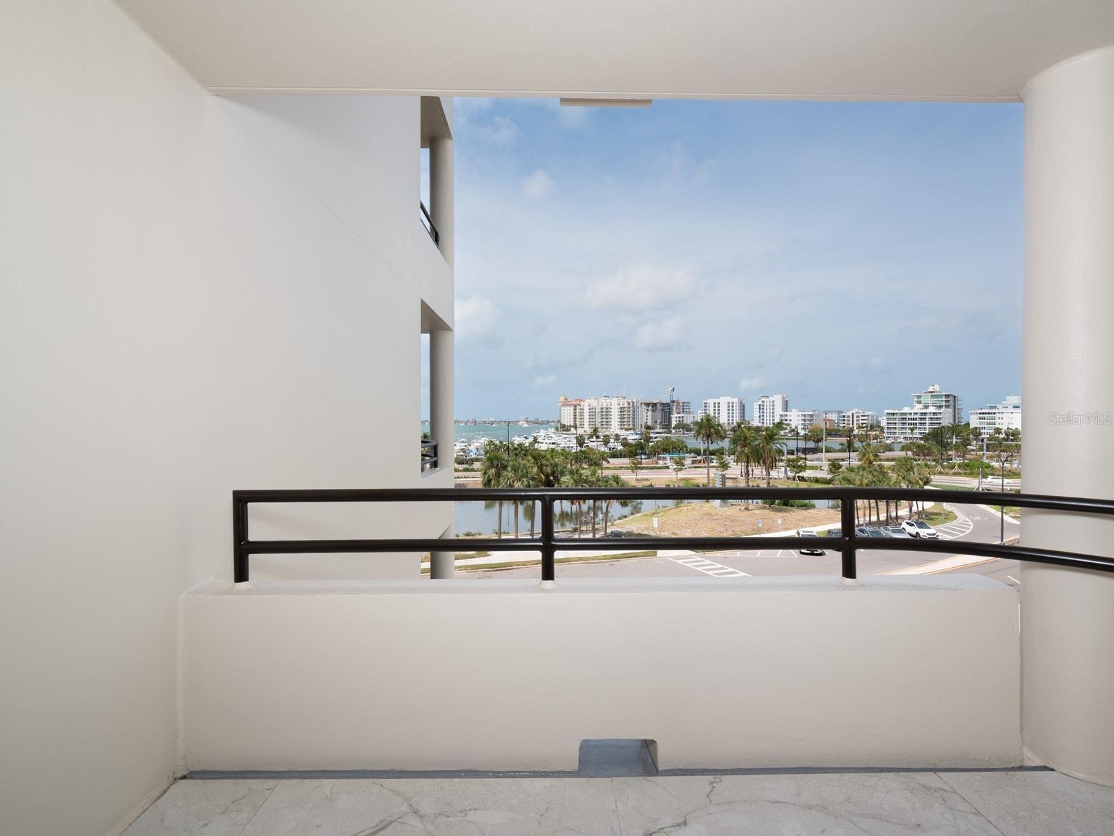 Image 29 of 93 For 1255 Gulfstream Avenue 402