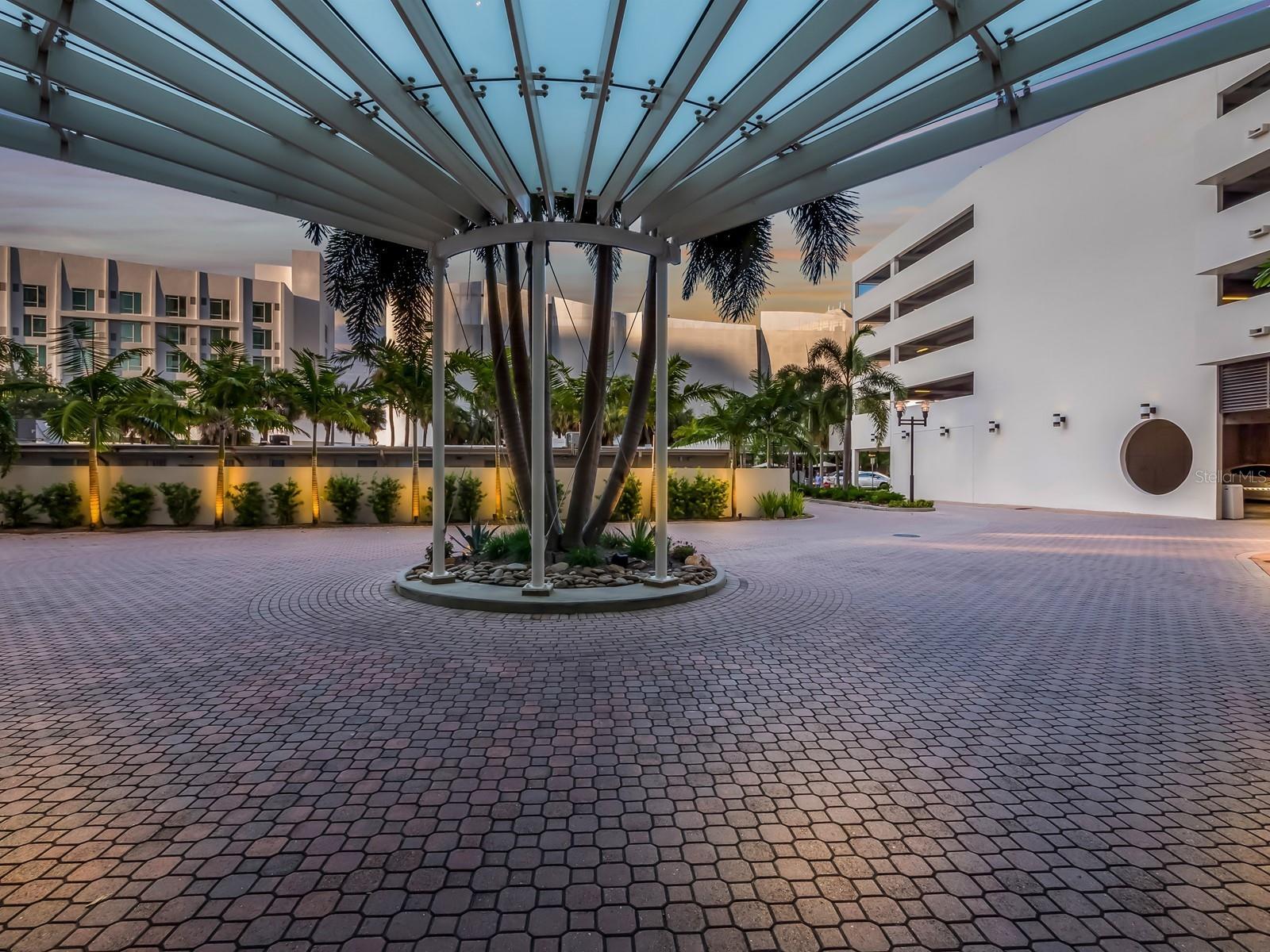 Image 42 of 93 For 1255 Gulfstream Avenue 402