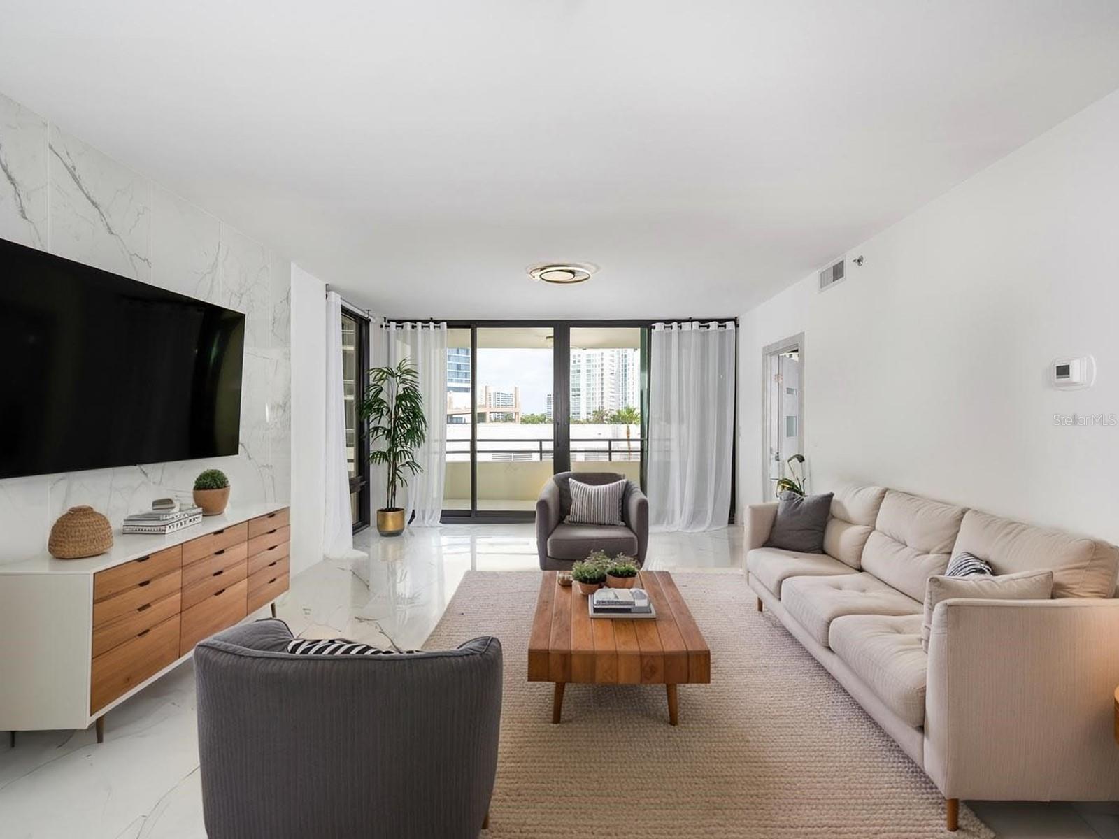 Image 7 of 93 For 1255 Gulfstream Avenue 402