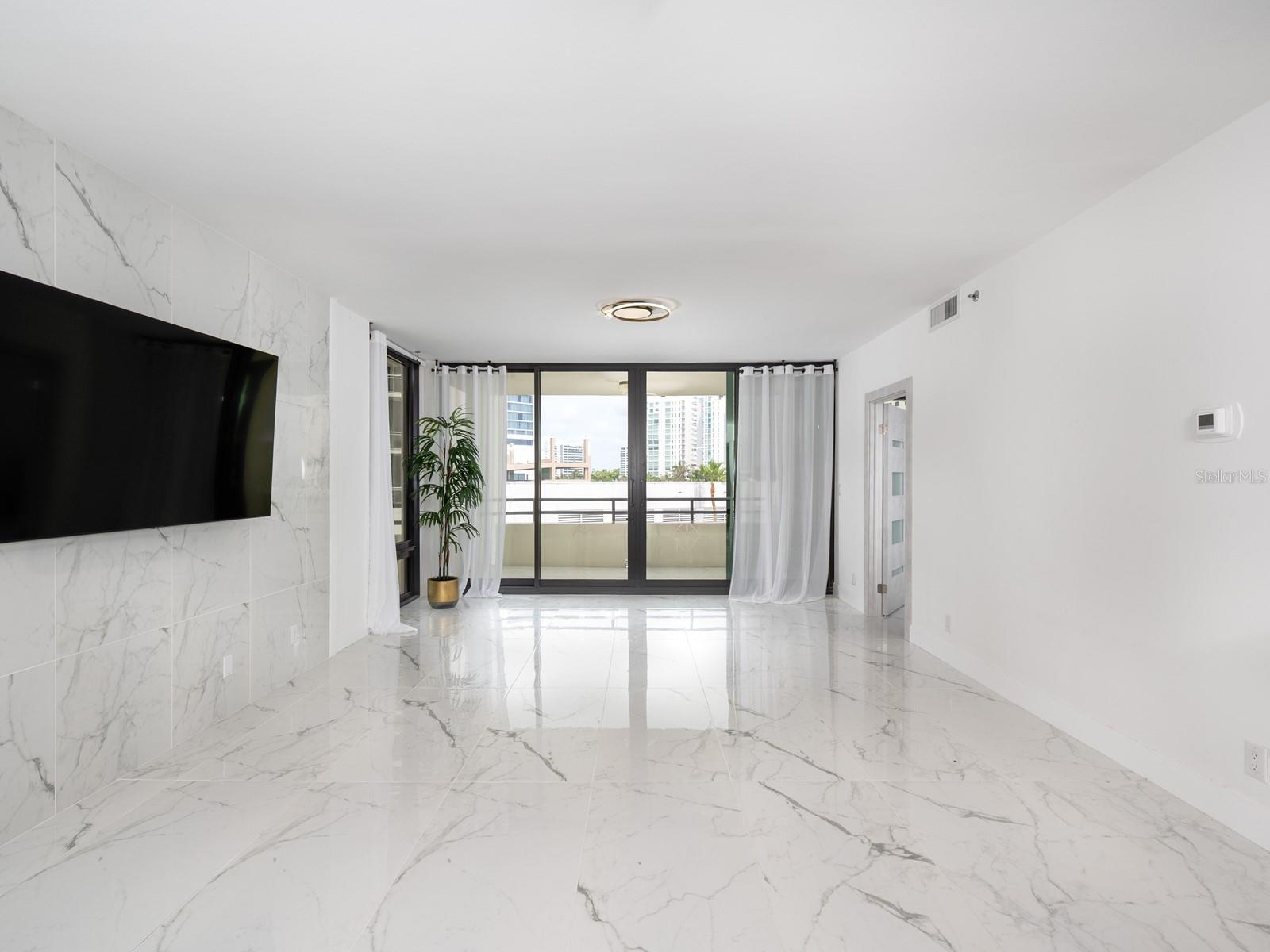 Image 8 of 93 For 1255 Gulfstream Avenue 402