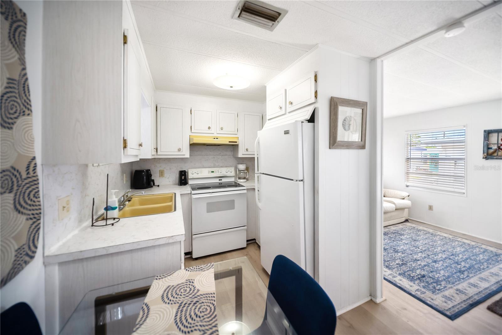 Image 11 of 40 For 10315 Cortez Road W 60-4