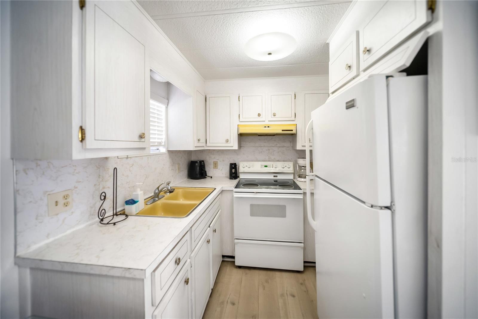 Image 12 of 40 For 10315 Cortez Road W 60-4