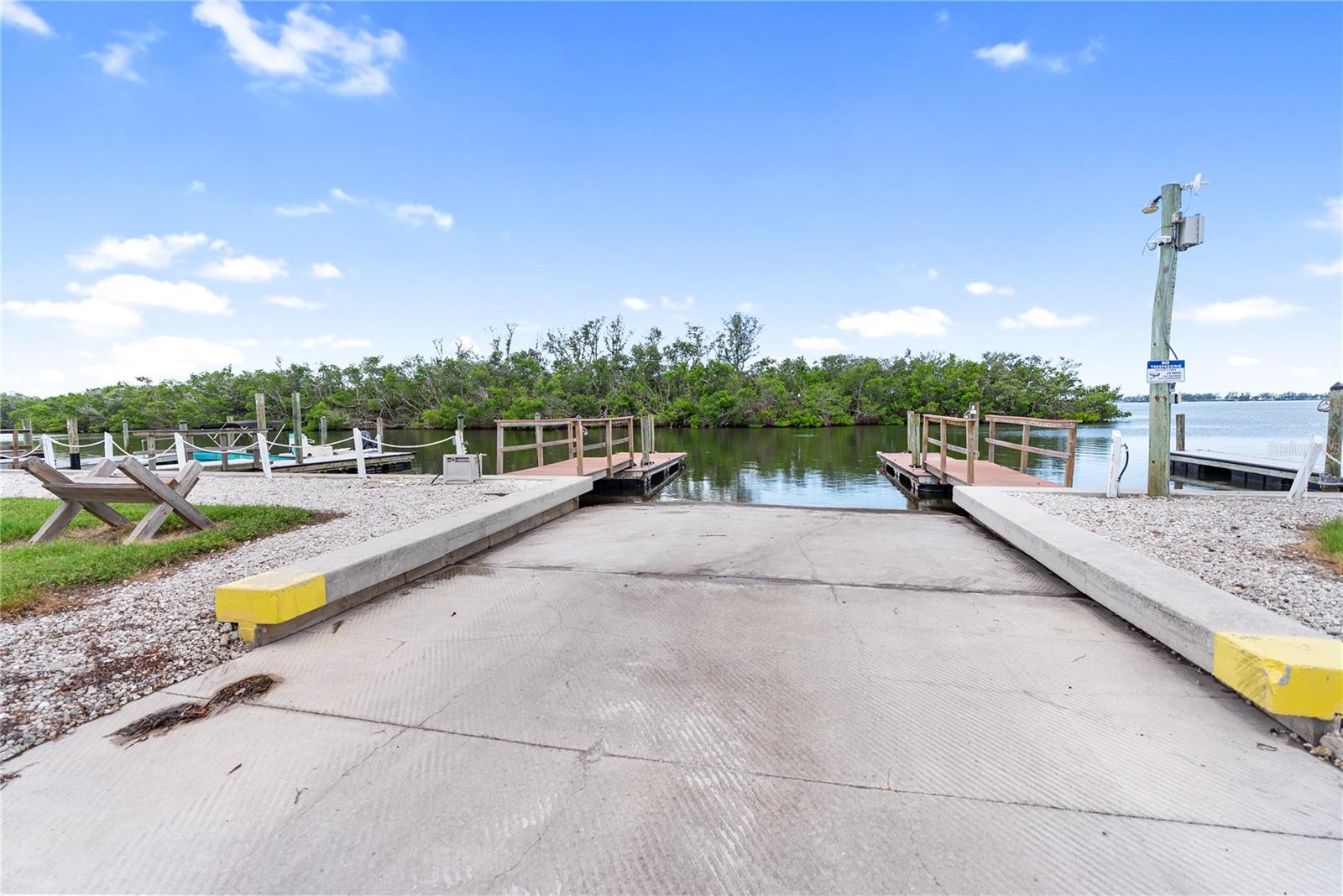 Image 31 of 40 For 10315 Cortez Road W 60-4