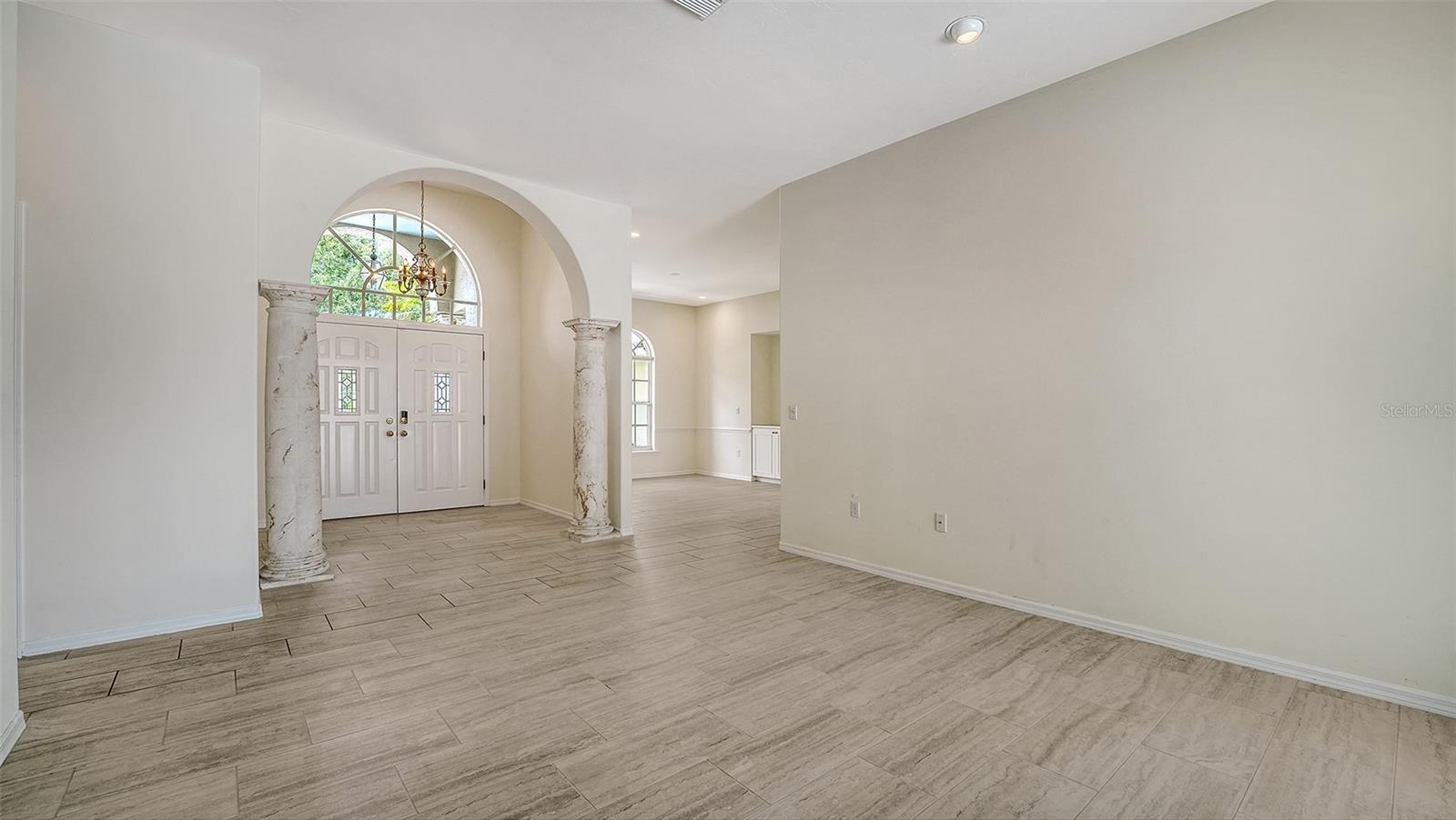 Image 10 of 52 For 8239 Cypress Hollow Drive