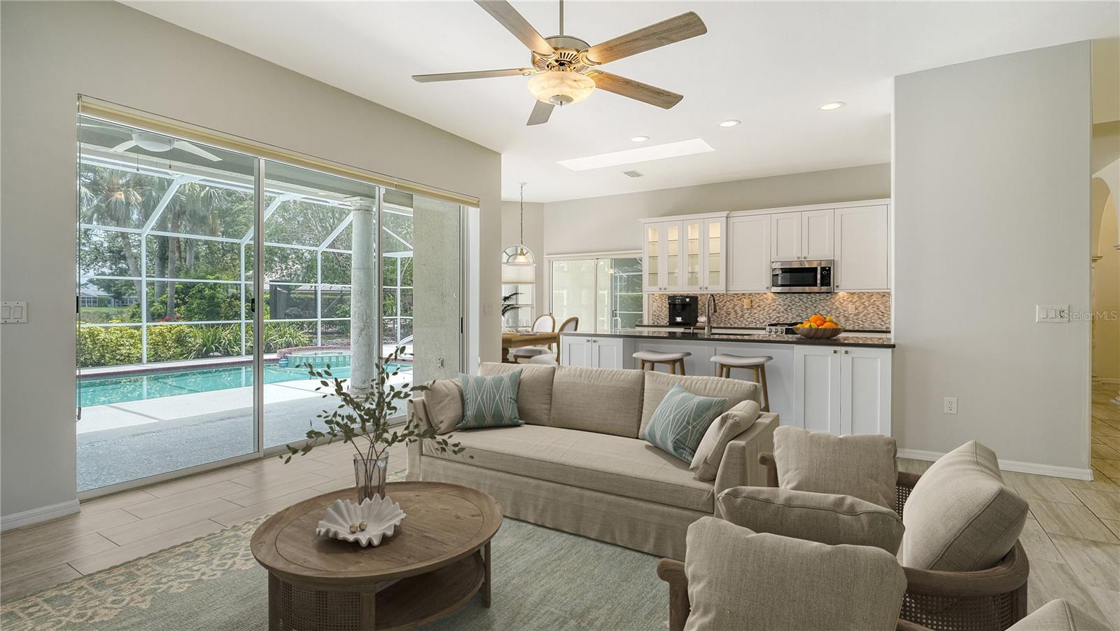Image 18 of 52 For 8239 Cypress Hollow Drive