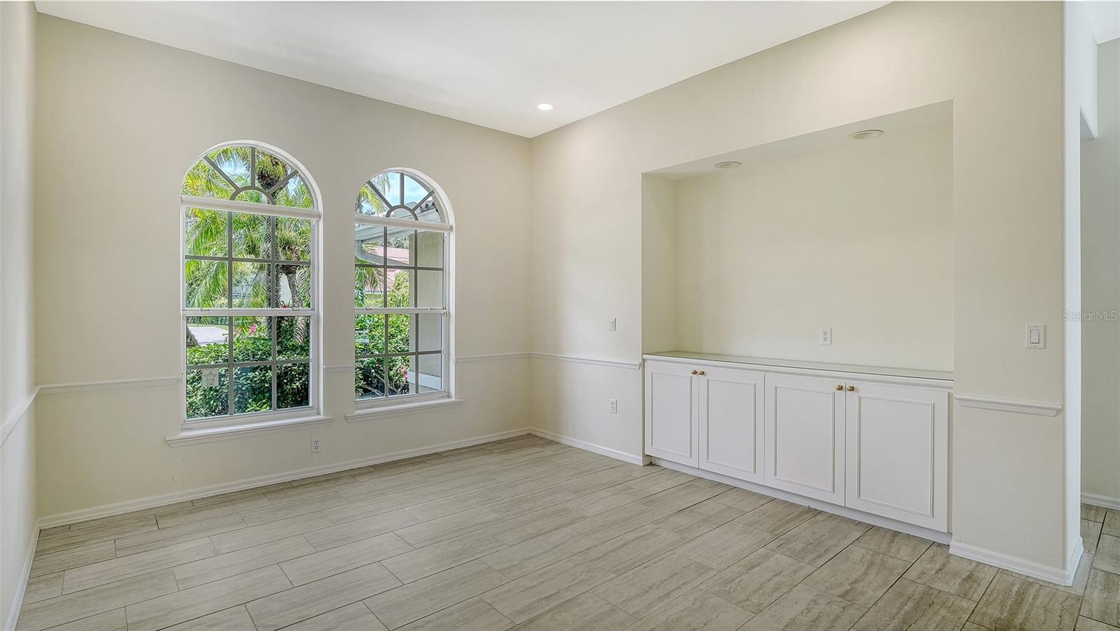 Image 6 of 52 For 8239 Cypress Hollow Drive