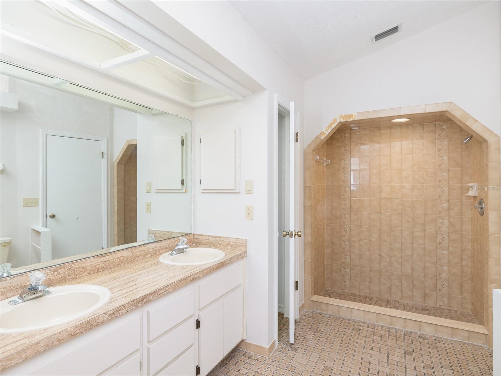 Image 21 of 30 For 8260 Berkeley Manor Boulevard
