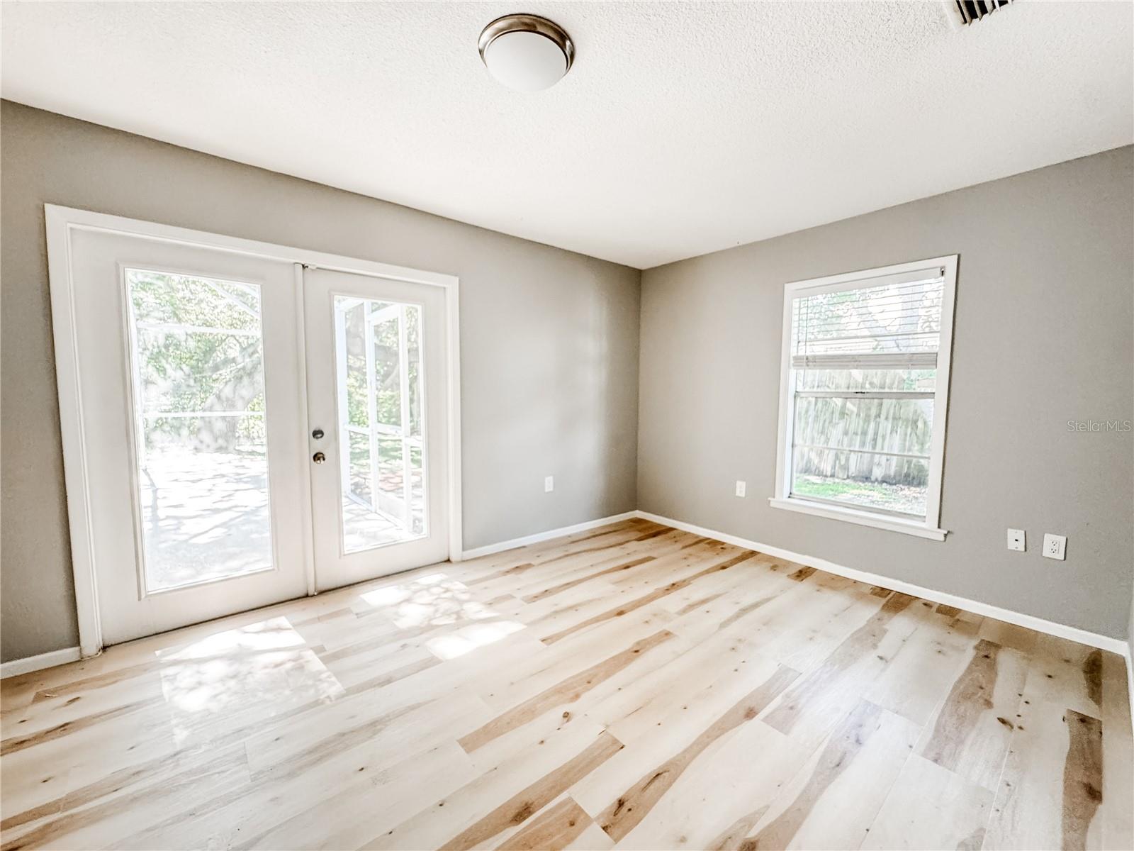 Image 19 of 37 For 4913 32nd Street E