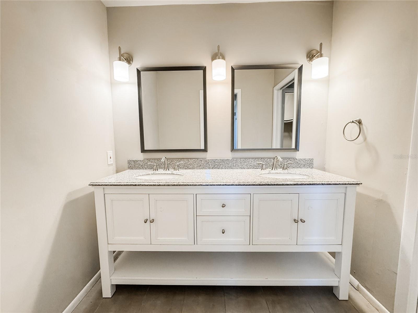Image 21 of 37 For 4913 32nd Street E