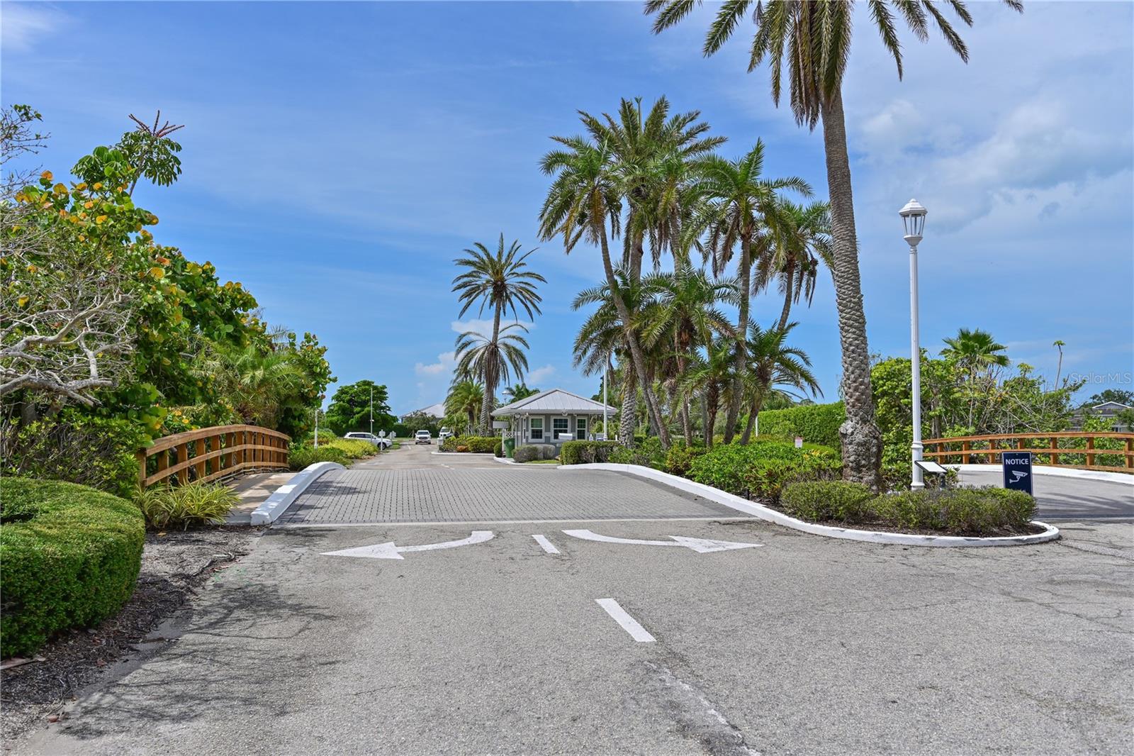 Image 33 of 56 For 1319 Perico Point Circle