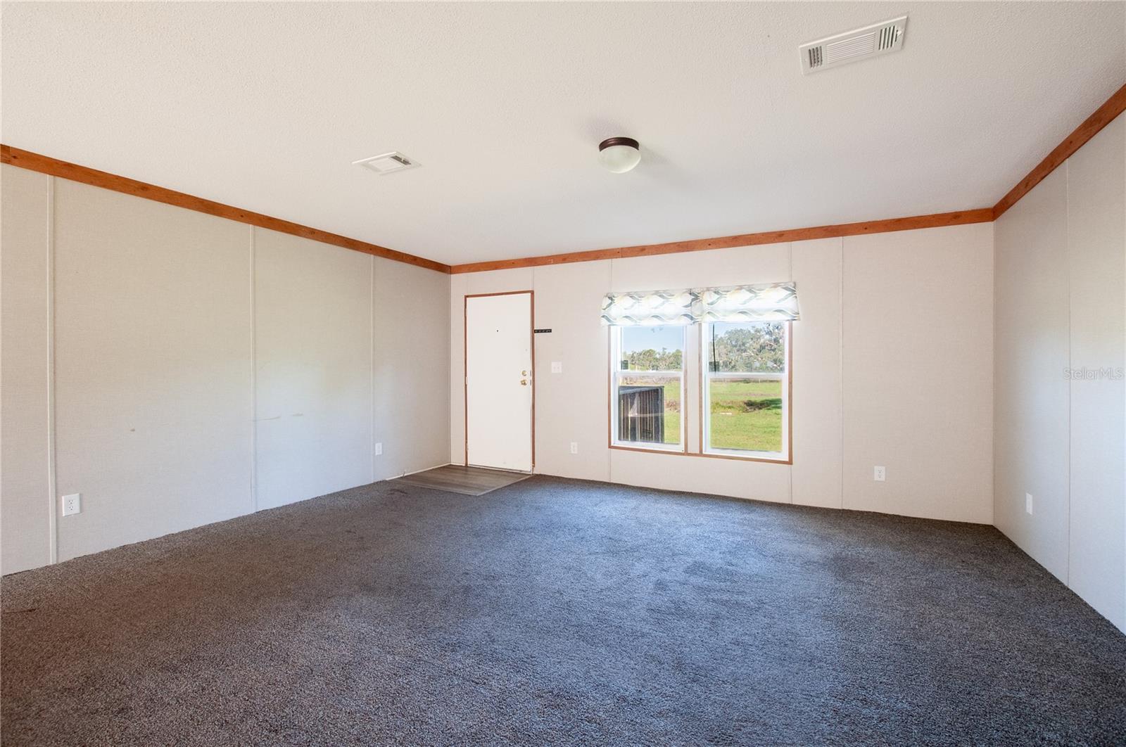 Image 5 of 24 For 437 Bronco Drive
