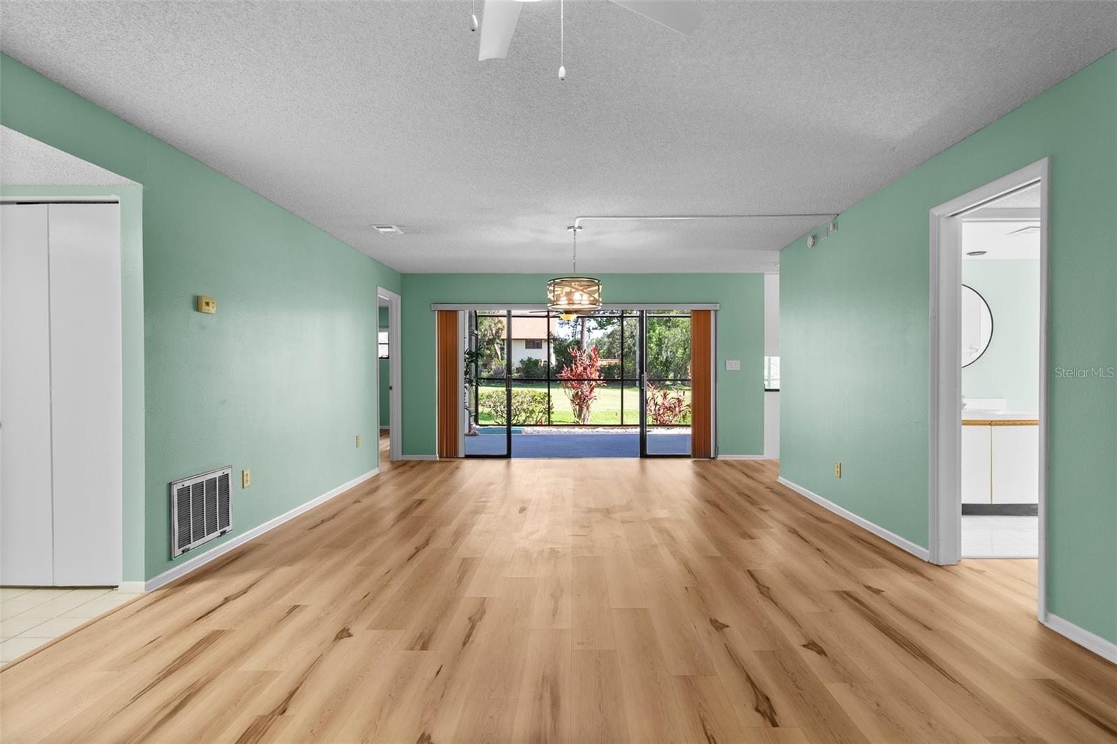 Image 10 of 52 For 6061 Fairway Lane 1411