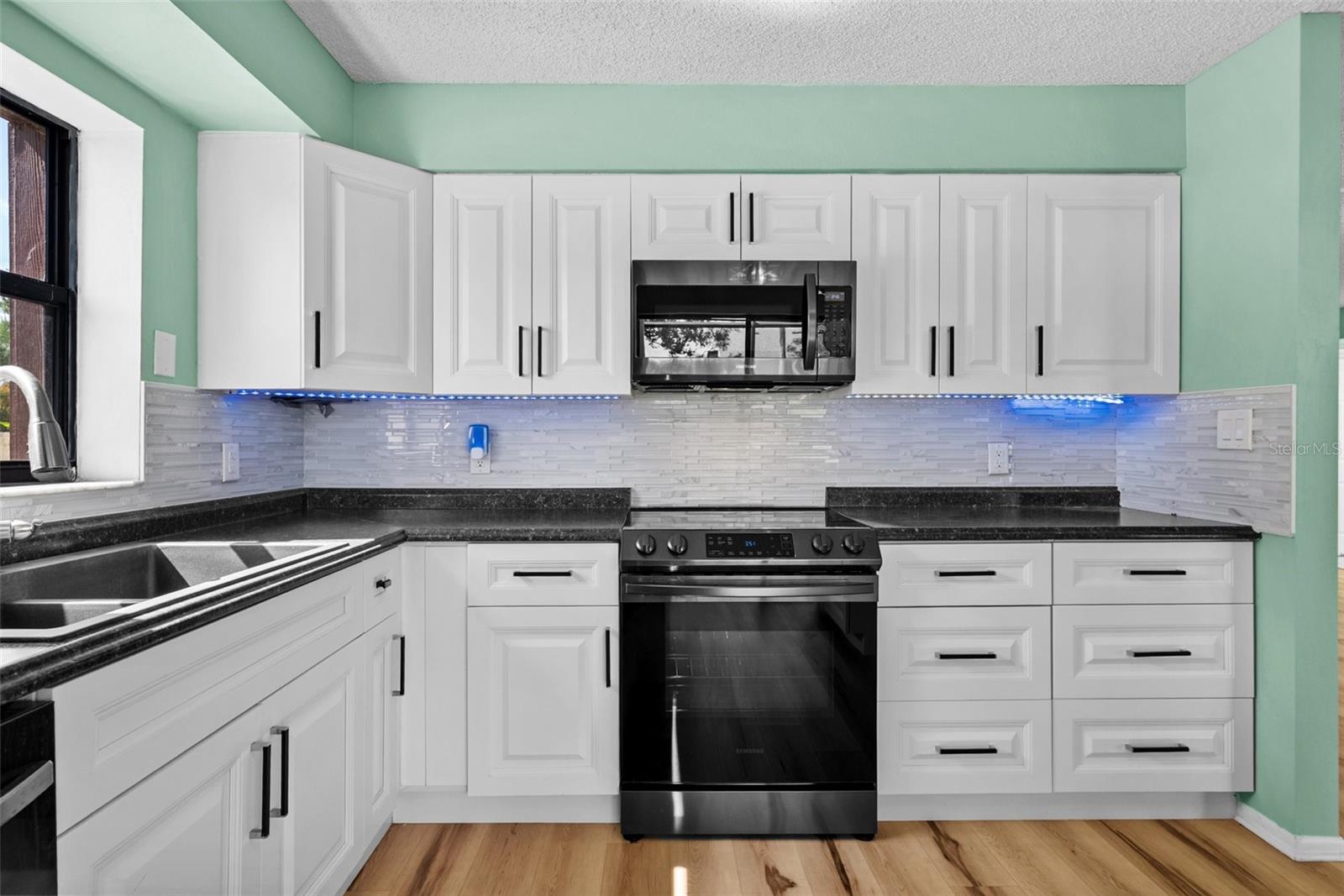 Image 15 of 52 For 6061 Fairway Lane 1411