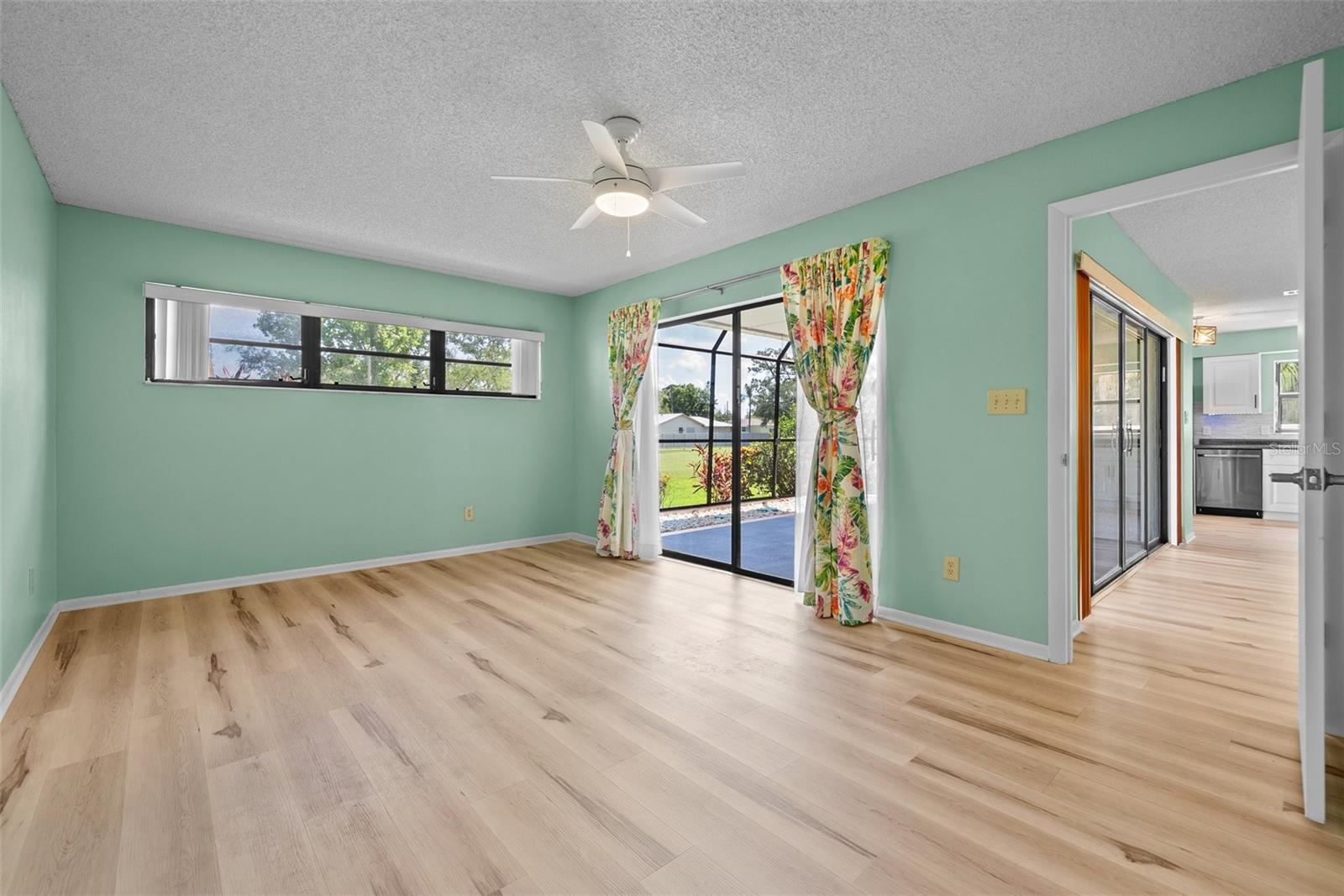Image 18 of 52 For 6061 Fairway Lane 1411