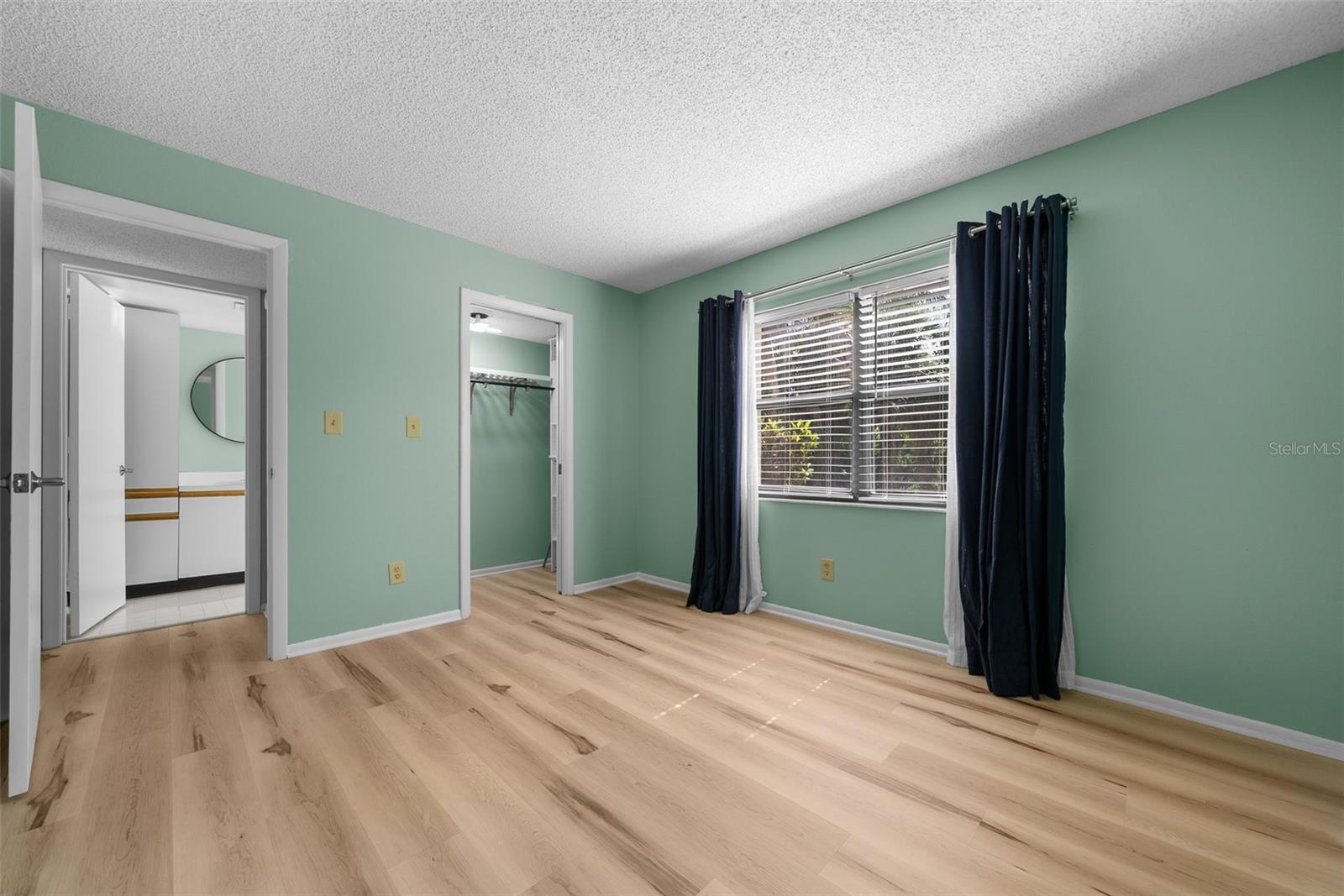 Image 24 of 52 For 6061 Fairway Lane 1411