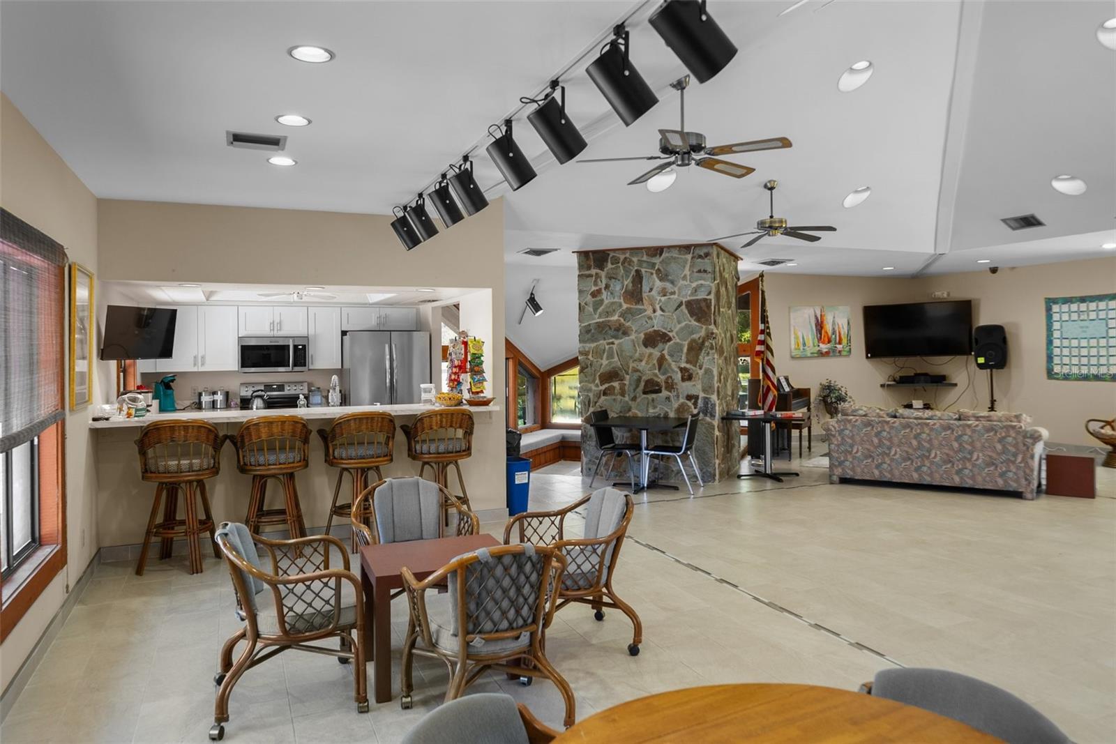 Image 43 of 52 For 6061 Fairway Lane 1411