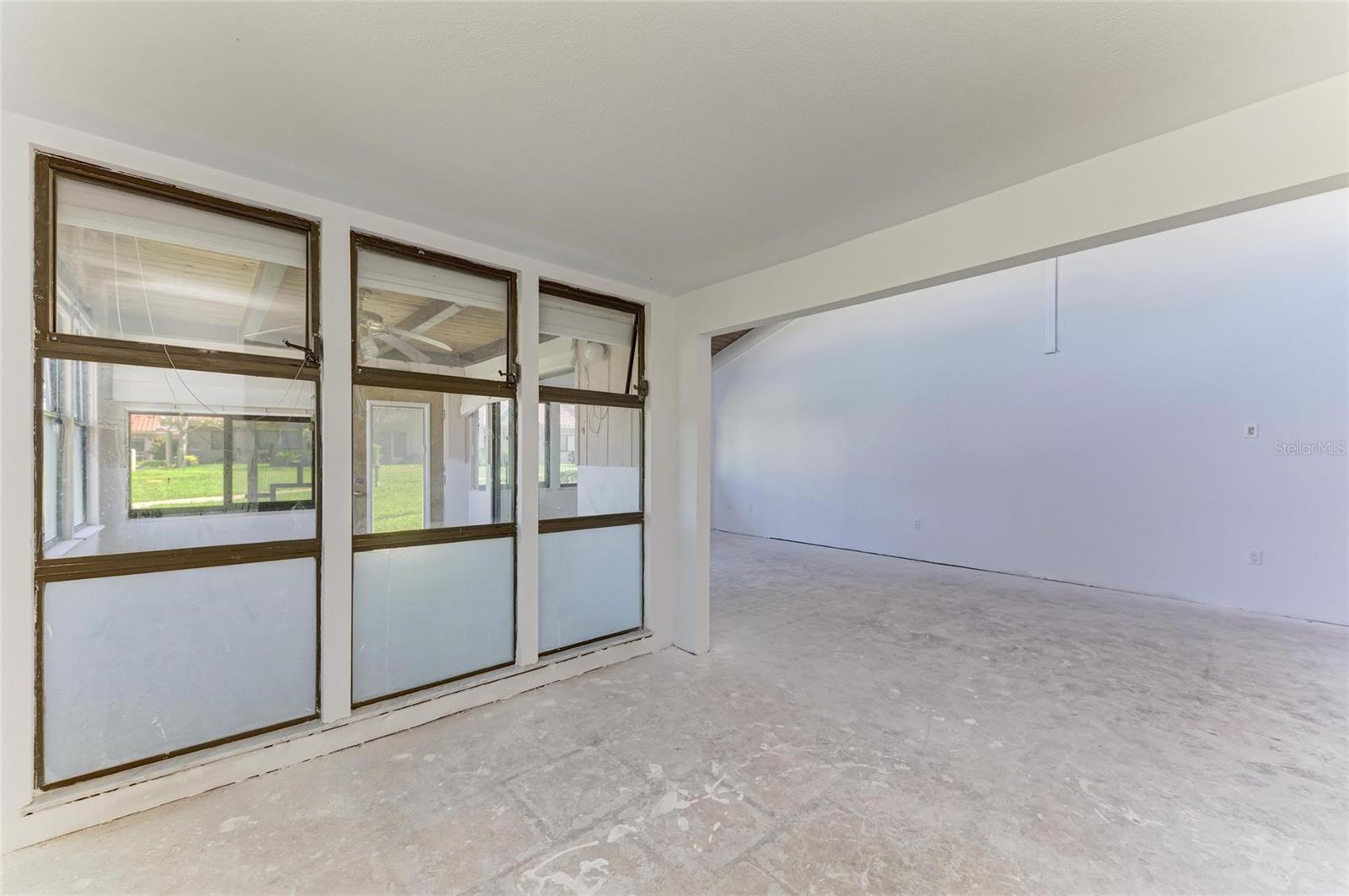 Image 16 of 53 For 500 Park Boulevard S 97