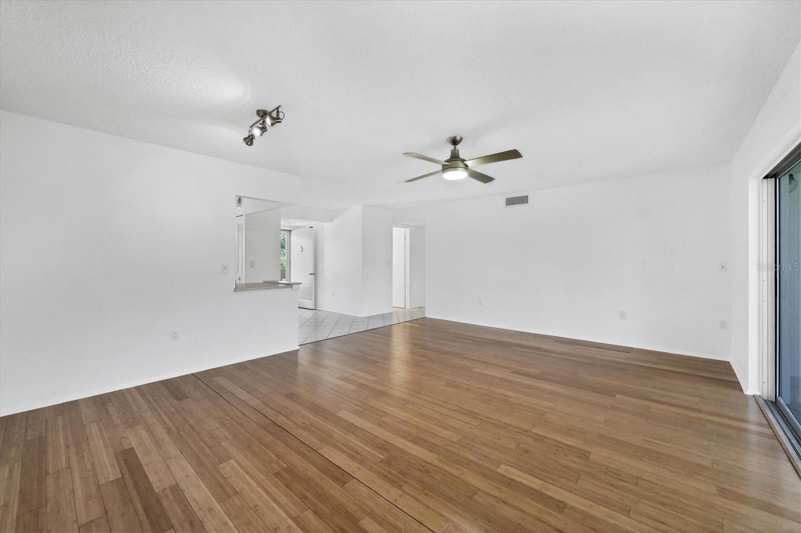 Image 10 of 36 For 3640 Ironwood Circle 302n