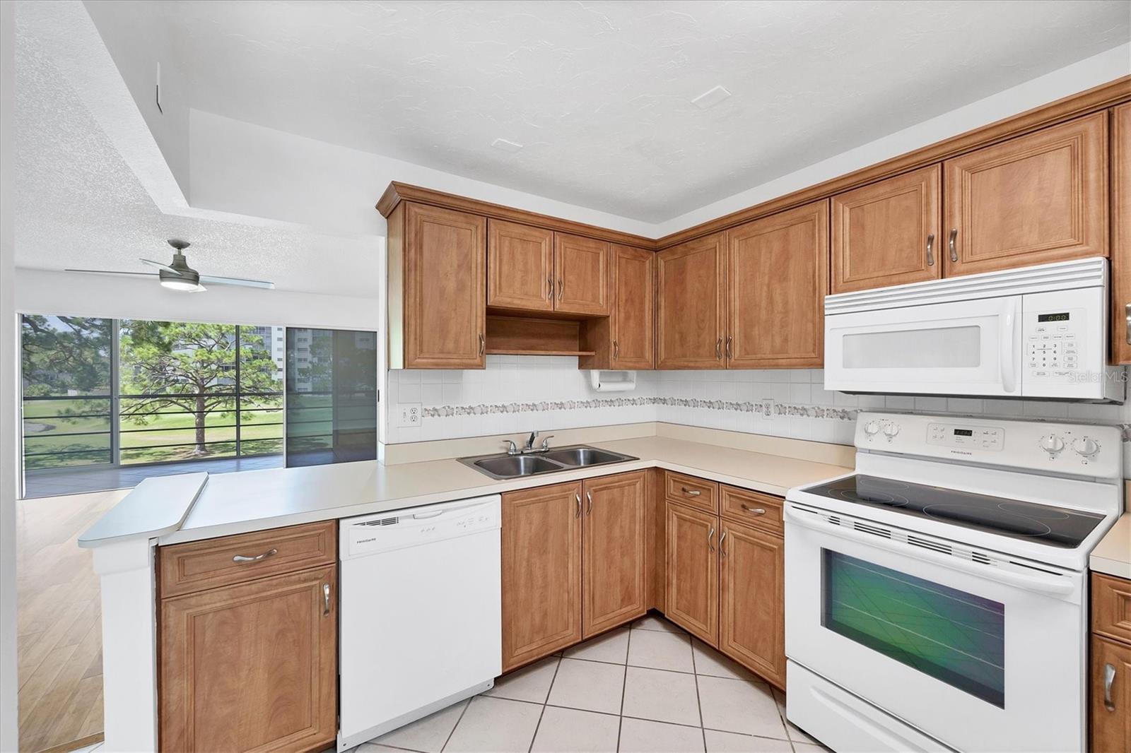 Image 11 of 36 For 3640 Ironwood Circle 302n