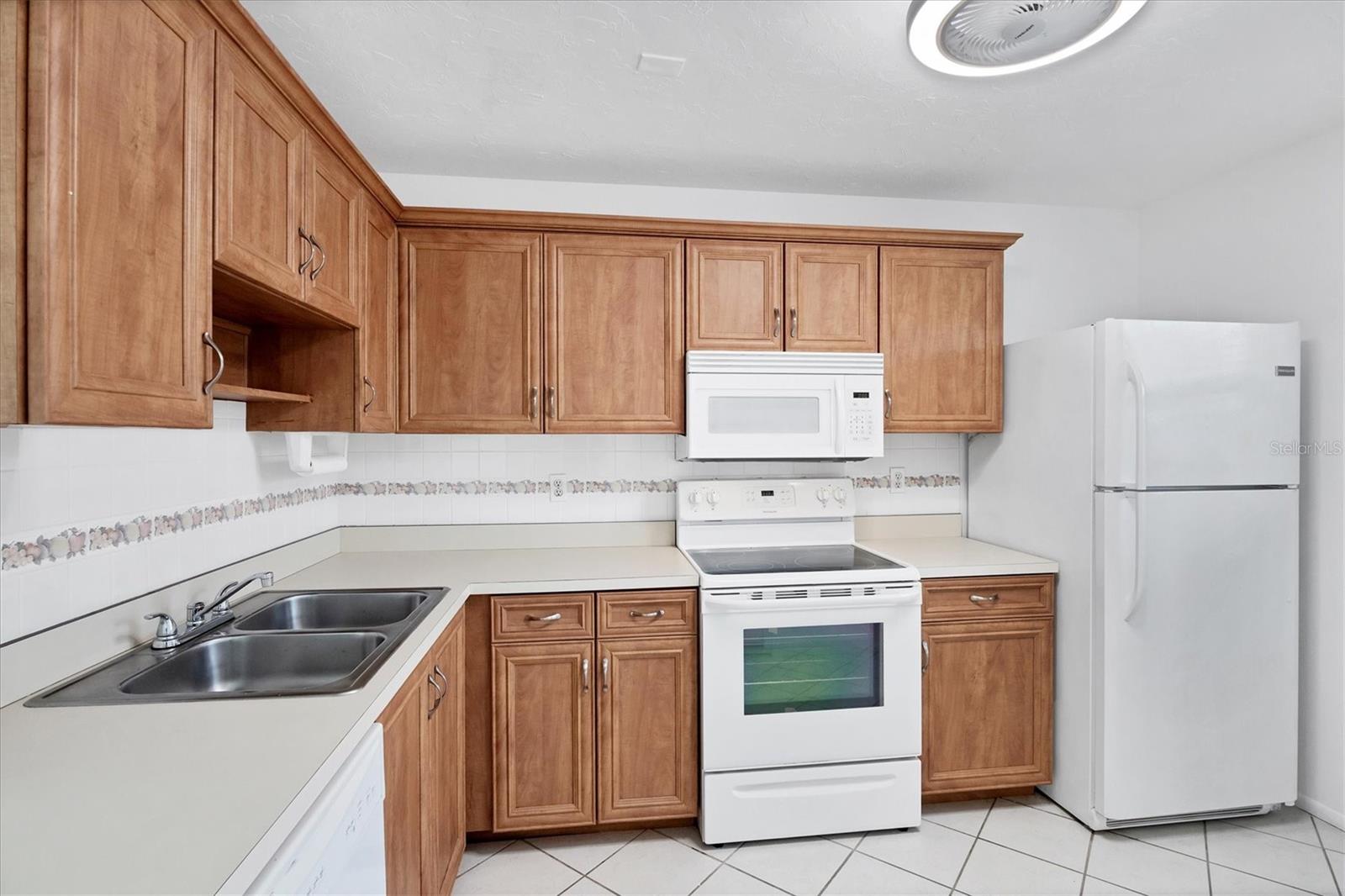 Image 13 of 36 For 3640 Ironwood Circle 302n