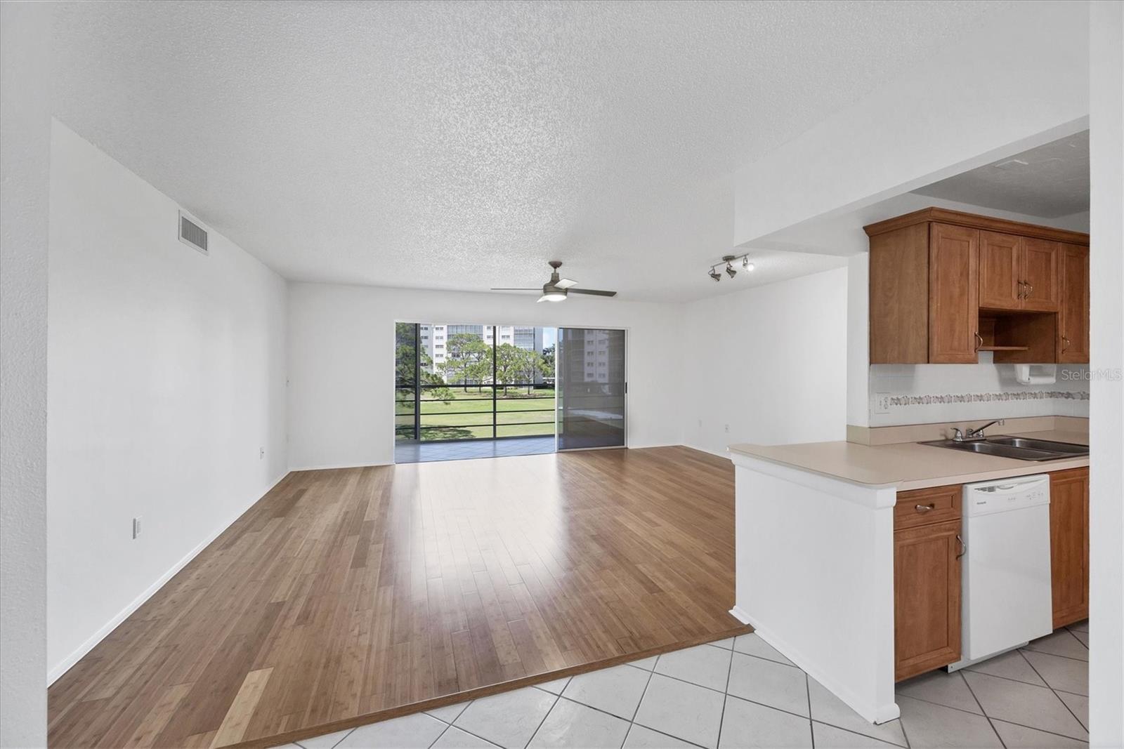 Image 5 of 36 For 3640 Ironwood Circle 302n