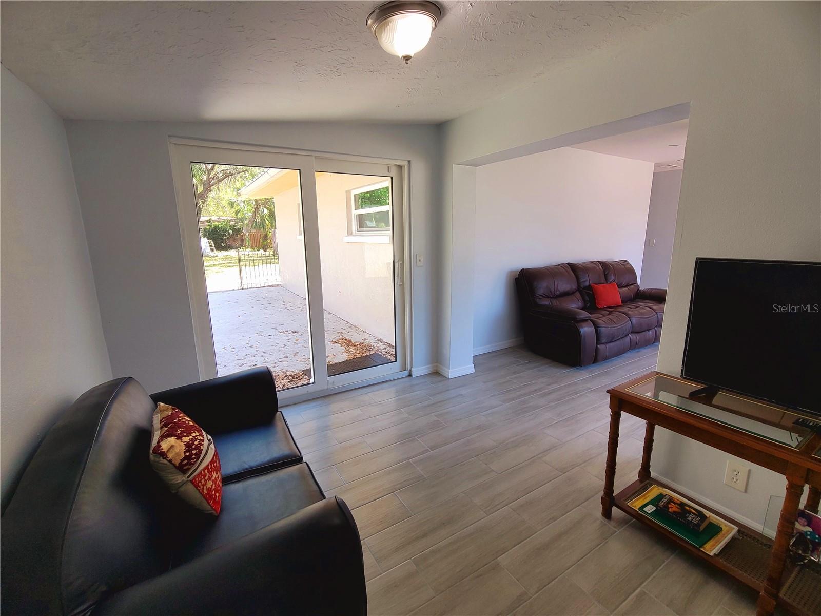 Image 13 of 41 For 2035 Vinson Avenue